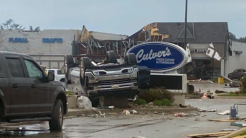 Large Tornado Strikes Northern Michigan Town; 2 Killed, Dozens Injured | Weather Underground