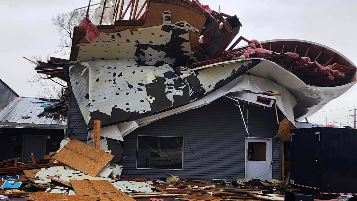 Missouri Tornado Death Toll Climbs; 2 Twisters Leave Damage In Illinois