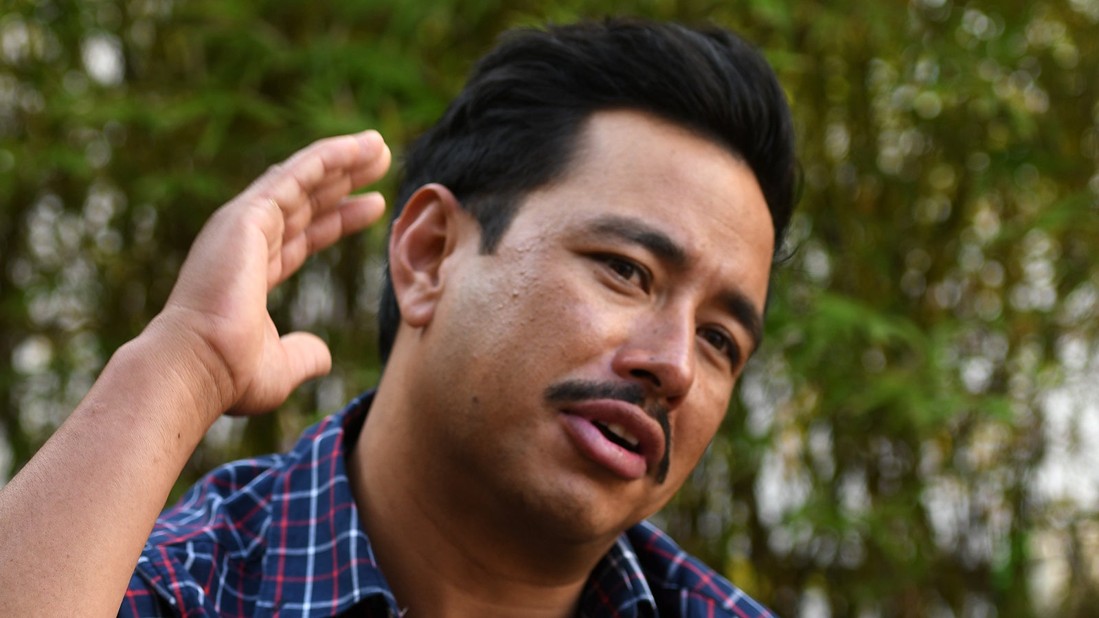 16.10.2019, Nepal, Kathmandu: Nirmal Purja, nepalesische Bergsteiger, nimmt an einem Interview teil. Der Nepalese hat nach eigenen Angaben innerhalb von nur sechs Monaten 13 der 14 h&ouml;chsten Berge der Welt bestiegen. Foto: Prakash Mathema/AFP/dpa +++ dpa-Bildfunk +++