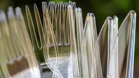 Wattestabchen Plastikbesteck Styroporbecher Verbot Fur Einweg Plastik Ruckt Naher The Weather Channel Artikel Von The Weather Channel Weather Com