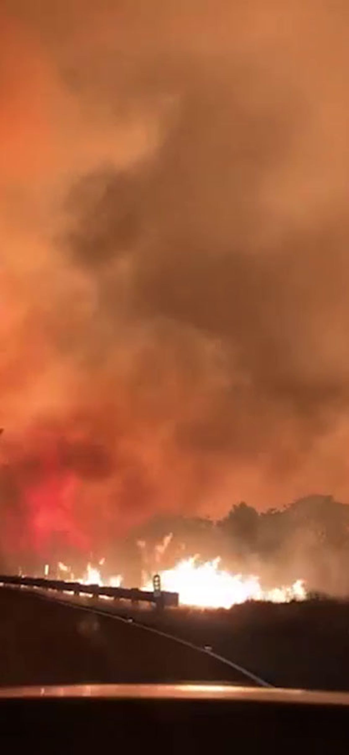 Feuerholle Kalifornien Notstand Ausgerufen Fotograf Fahrt Trotzdem Durch Die Flammen The Weather Channel Artikel Von The Weather Channel Weather Com