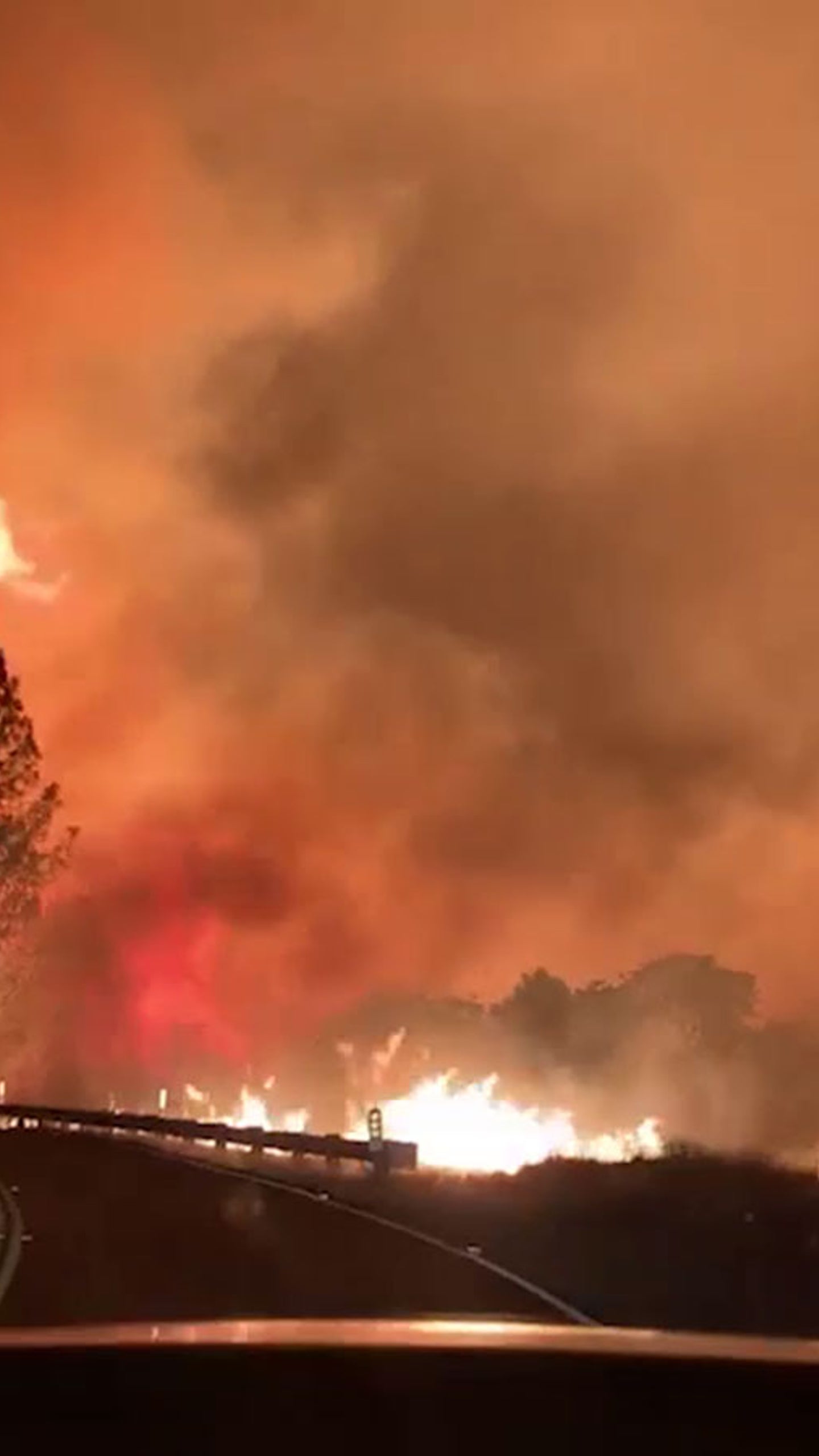 Feuerholle Kalifornien Notstand Ausgerufen Fotograf Fahrt Trotzdem Durch Die Flammen The Weather Channel Artikel Von The Weather Channel Weather Com