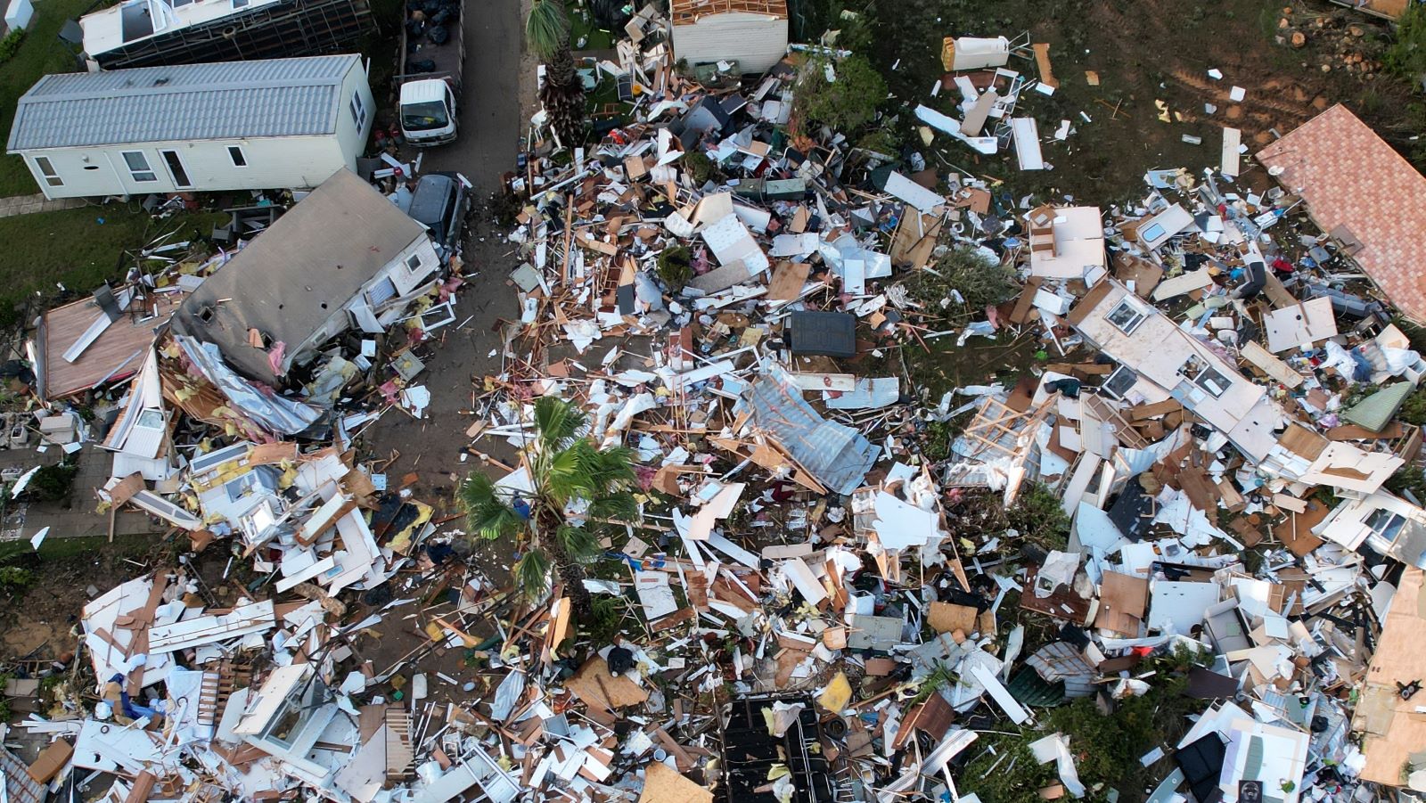 dpatopbilder - 15.11.2025, Portugal, Albufeira: Ein Blick auf die Zerst&ouml;rungen, die ein Unwetter auf einem Campingplatz in Albufeira in der s&uuml;dportugiesischen Algarve-Region angerichtet hat. Foto: Joao Matos/AP/dpa +++ dpa-Bildfunk +++