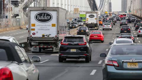 FORT LEE, NJ - DECEMBER 01: Cars move along the George Whasington bridge on December 01, 2018 in Fort lee, New Jersey. Acording to the The National Climate Assessment draws on input from 13 federal agencies, climate change will slice hundreds of billions of dollars out of the US economy. By the end of the century, climate change could cost the United States $500 billion per year.(Photo by Kena Betancur/VIEWpress/Corbis via Getty Images)