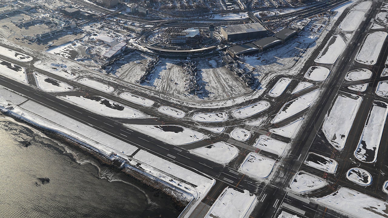 NEW YORK, NY - JANUARY 05:  La Guardia Airport awaits arriving flights after runways were plowed of snow on  January 5, 2018 in the Queens borough of New York City. Under frigid temperatures, New York City dug out from the "Bomb Cyclone."  (Photo by John Moore/Getty Images)
