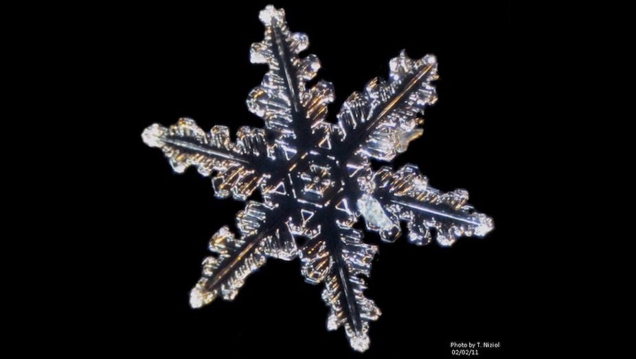 Snow crystal growth by diffusion/deposition, as the legs grow outward from the six-sided hexagonal plate