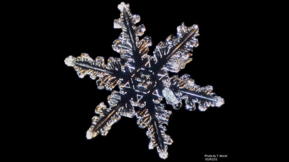 Snow crystal growth by diffusion/deposition, as the legs grow outward from the six-sided hexagonal plate
