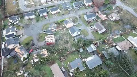 Casas Danadas Por Tornado En Port Orchard Washington The Weather Channel Articulos De The Weather Channel Weather Com