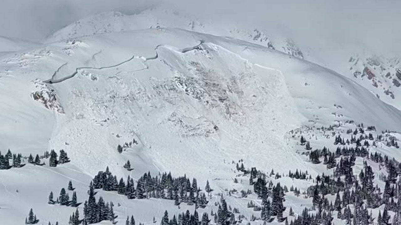 An avalanche takes down the side of a mountain near Winter Park, Colorado, in 2021. (Colorado Avalanche Information Center via AP)
