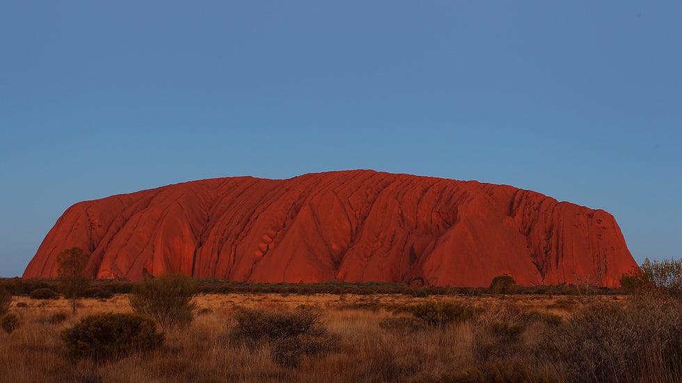 Thousands Flock To Australia S Uluru Before Climbing Is Banned On The Landmark Monolith The Weather Channel Articles From The Weather Channel Weather Com