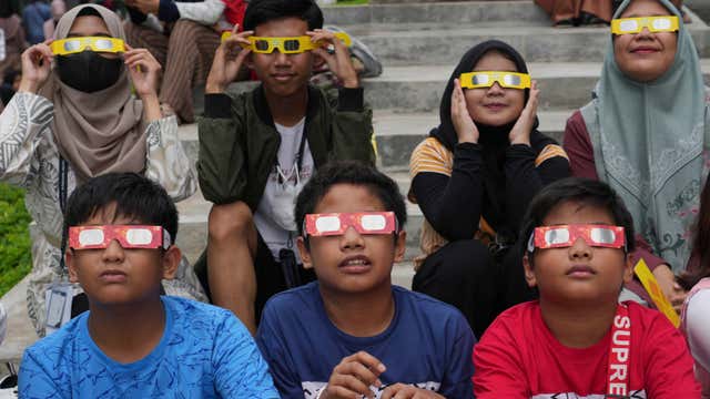 Can You Photograph The Eclipse With Your Phone? | Weather.com
