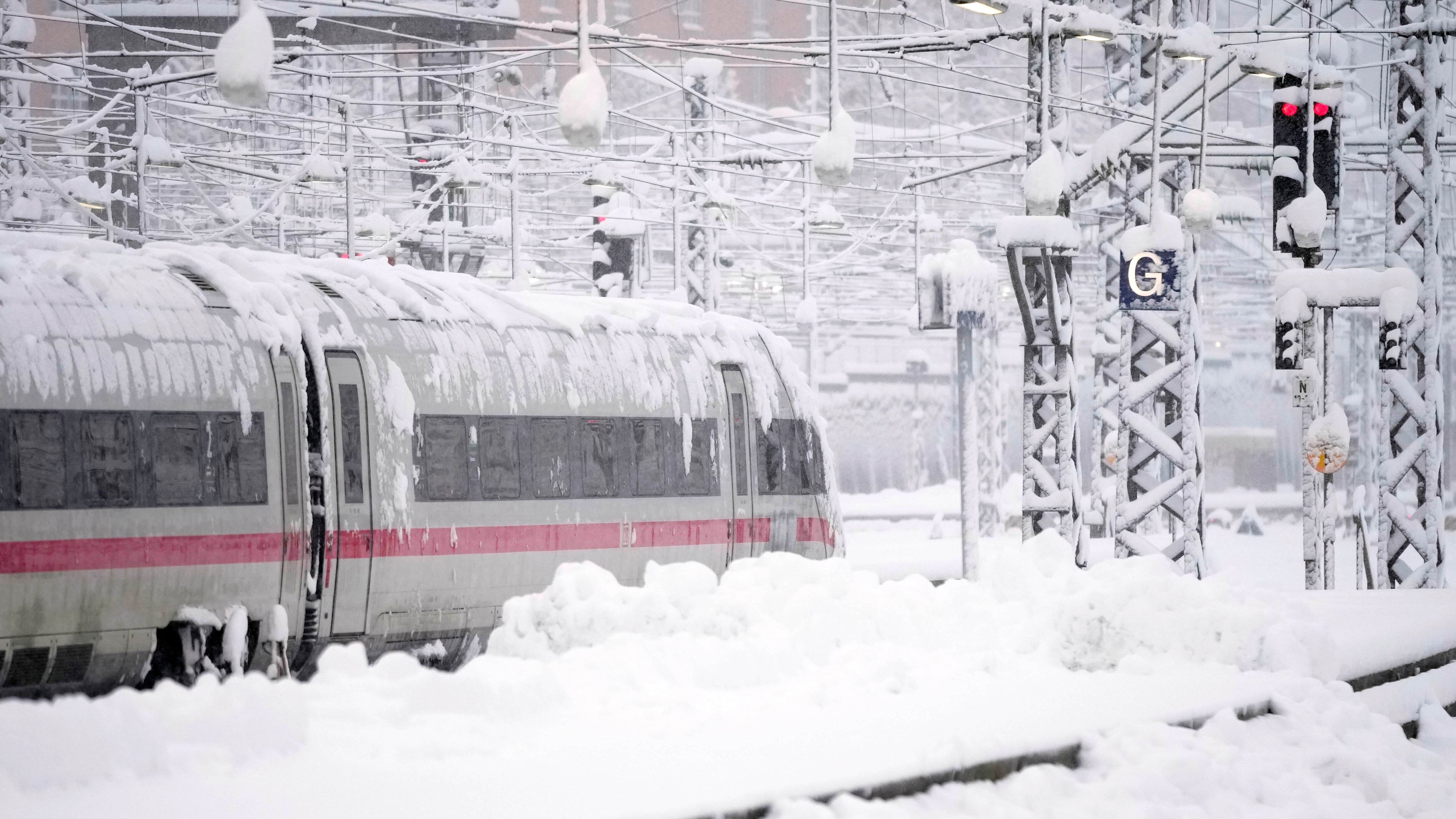 Munich Paralyzed As Heavy Snow Buries Germany