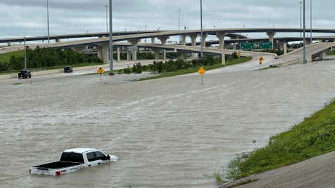 Hurricane Beryl: Houston Power Outages, Death Toll Rises | Weather.com (3) Hurricane Beryl: Houston Power Outages, Death Toll Rises | Weather.com (3)