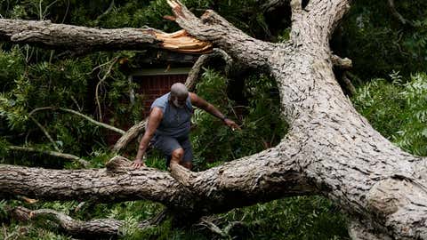 Hurricane Beryl: Houston Power Outages, Death Toll Rises | Weather.com (2) Hurricane Beryl: Houston Power Outages, Death Toll Rises | Weather.com (2)