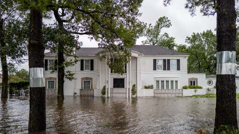Hurricane Beryl: Houston Power Outages, Death Toll Rises | Weather.com (5) Hurricane Beryl: Houston Power Outages, Death Toll Rises | Weather.com (5)