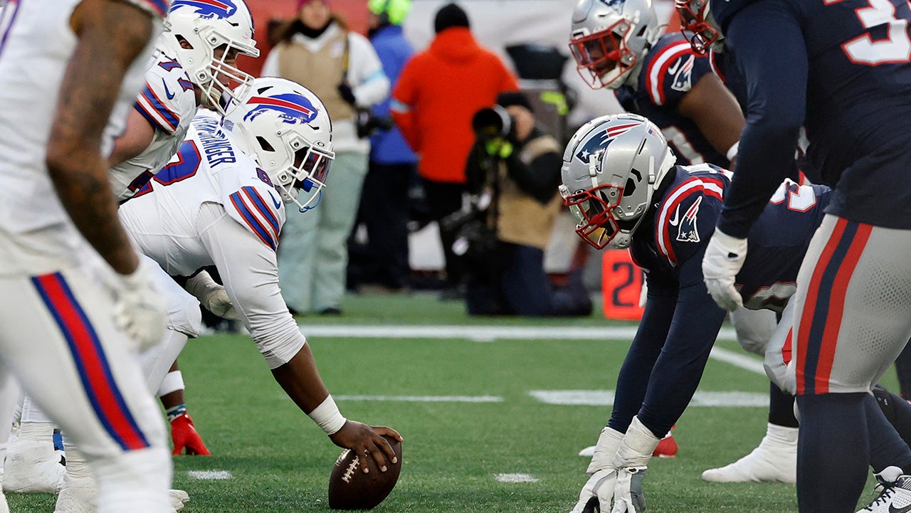FOXBOROUGH, MA - JANUARY 05: At the line during a game between the New England Patriots and the Buffalo Bills on January 5, 2025, at Gillette Stadium in Foxborough, Massachusetts. (Photo by Fred Kfoury III/Icon Sportswire via Getty Images)