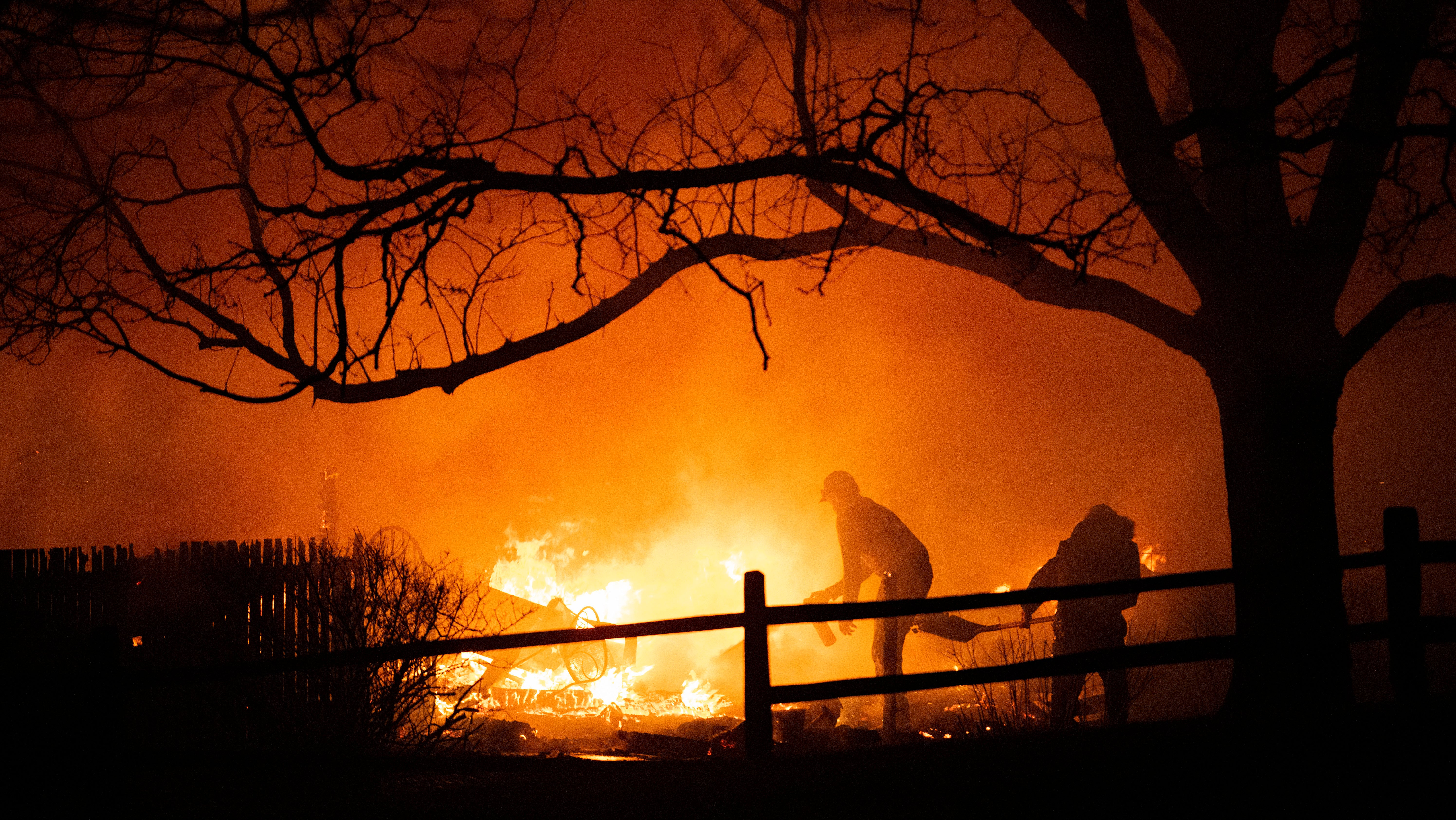 Im US-Bundesstaat Colorado w&uuml;ten Waldbr&auml;nde wie hier im Ort Louisville 