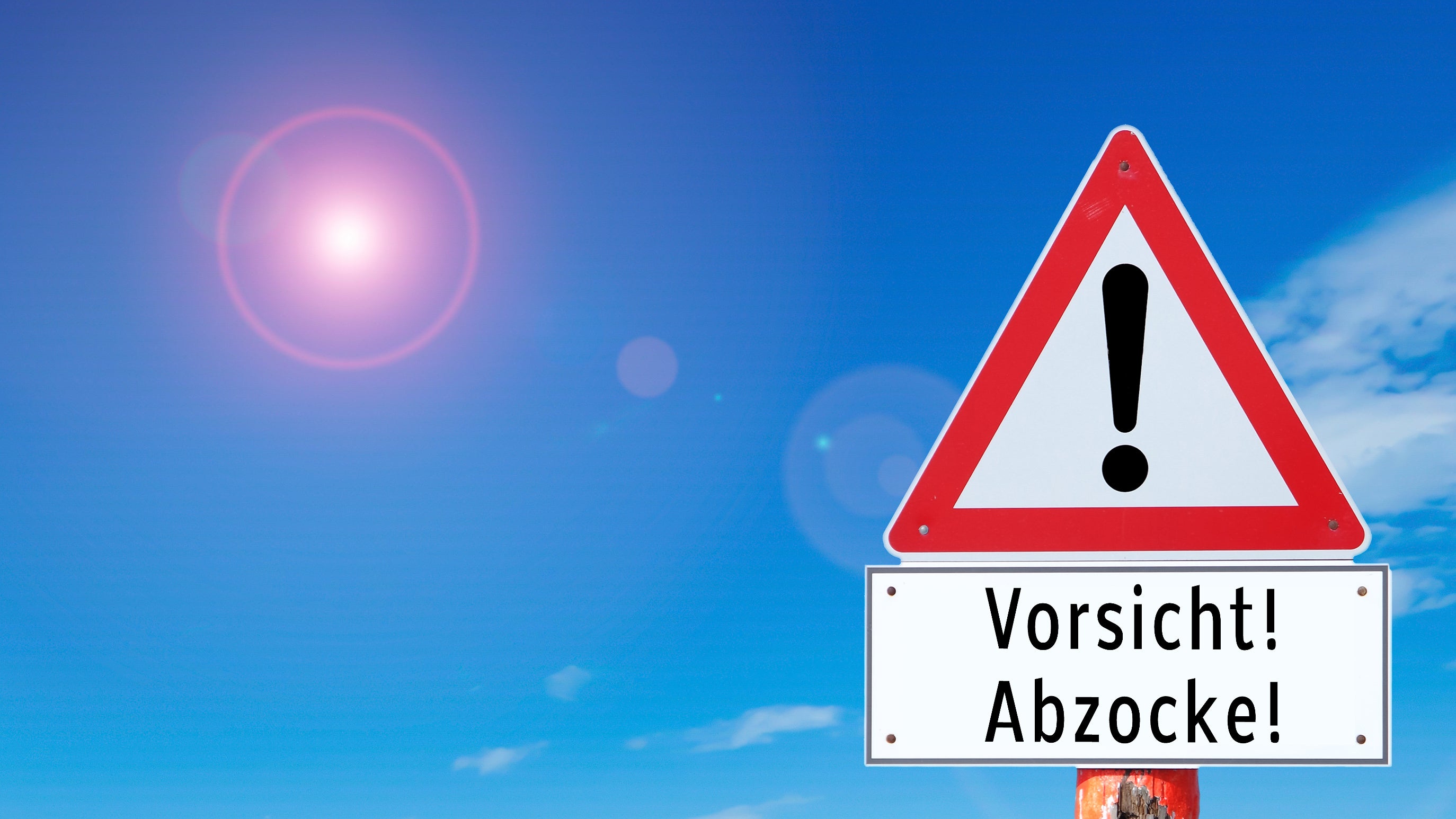 Ein Schild warnt vor Abzocke