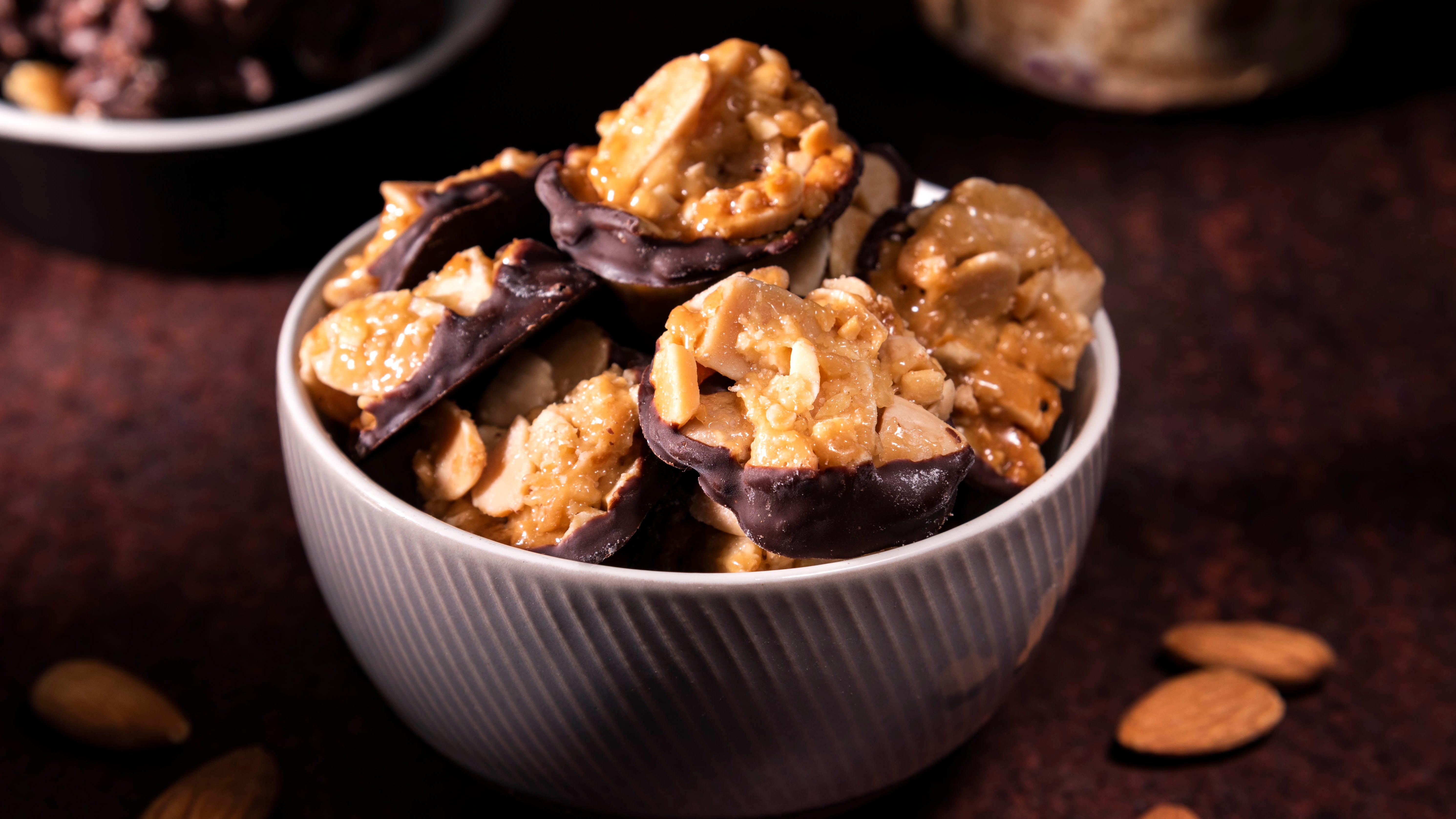 Eine Schale mit Geb&auml;ck steht auf einem Tisch (Symbolbild) (Getty Images)