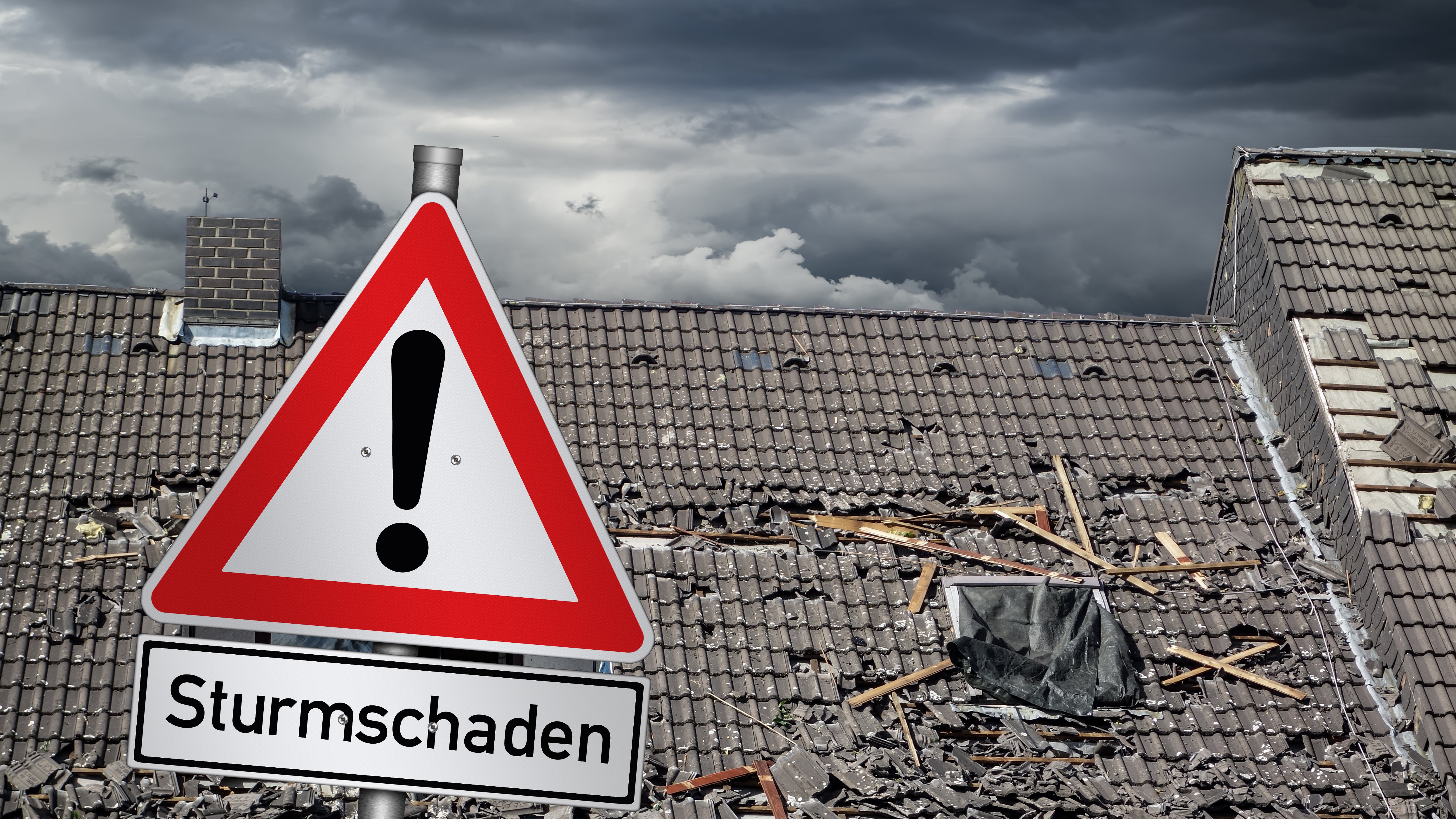 Starke Winde beschädigen Häuser in NRW sechs Dächer abgedeckt The