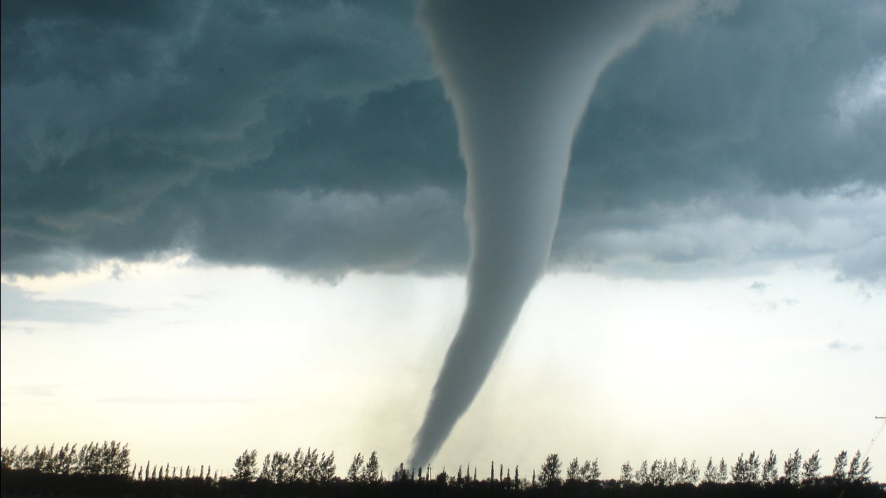 pix Unwetter Baden Württemberg Heute tornado fegt blechdach