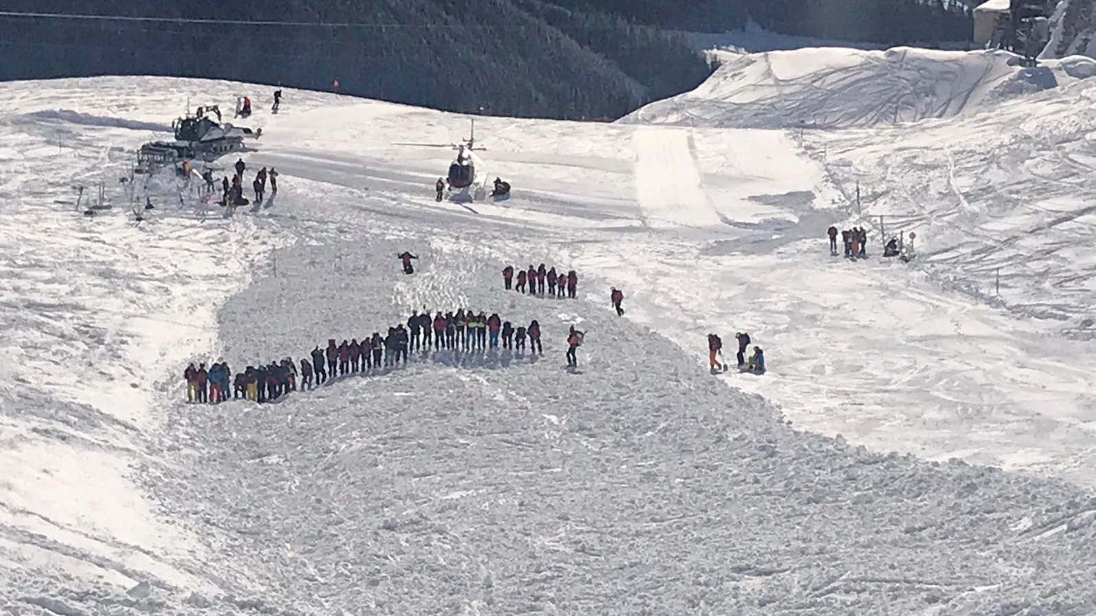 Ein Rettungsteam nimmt an einer Suchaktion nach einer&nbsp;Lawine&nbsp;in dem Skigebiet Ankogel teil.