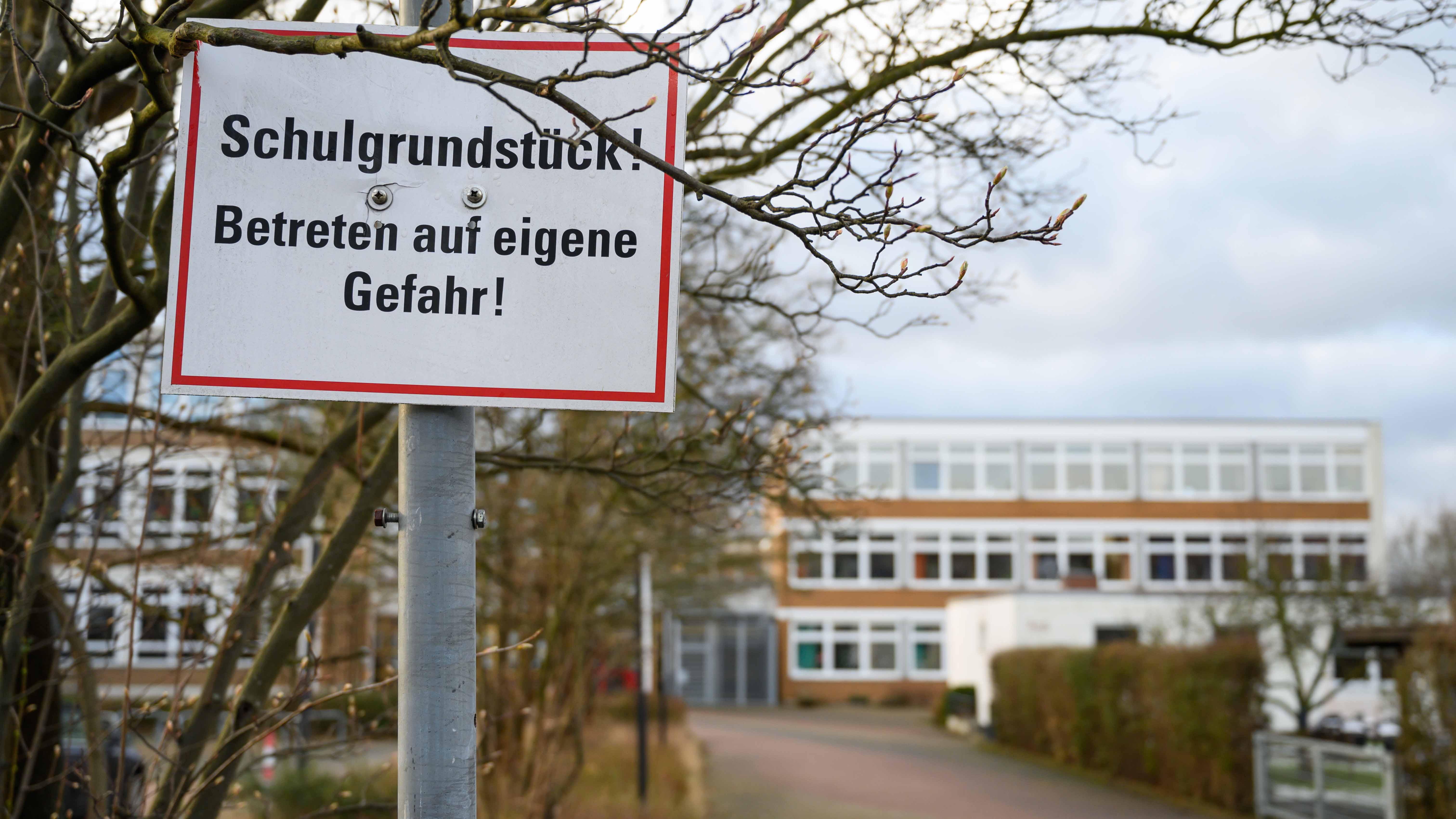 Nach dem Masernausbruch an der Schule m&uuml;ssen noch 190 Sch&uuml;ler und Lehrer bis Montagnachmittag nachweisen, dass sie gegen die Krankheit geimpft oder immun sind. 