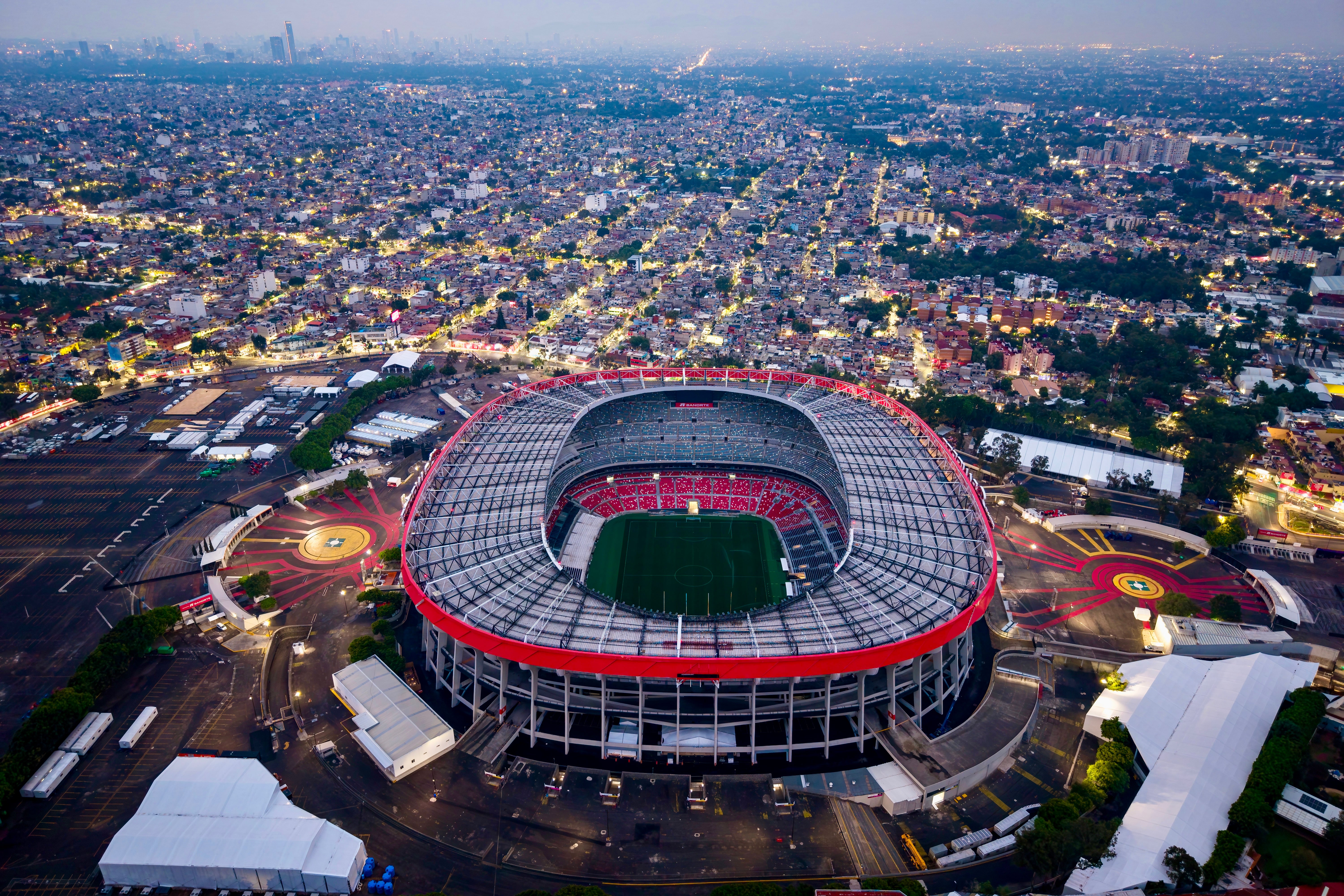 21.03.2026, Mexiko, Mexiko-Stadt: Luftaufnahme der Renovierungsarbeiten im Banorte-Stadion (Azteca-Stadion, Aztekenstadion), eine Woche vor seiner Wiederer&ouml;ffnung f&uuml;r die FIFA Fu&szlig;ball-Weltmeisterschaft 2026. (Carlos Santiago/eyepix via ZUMA Press Wire/dpa)