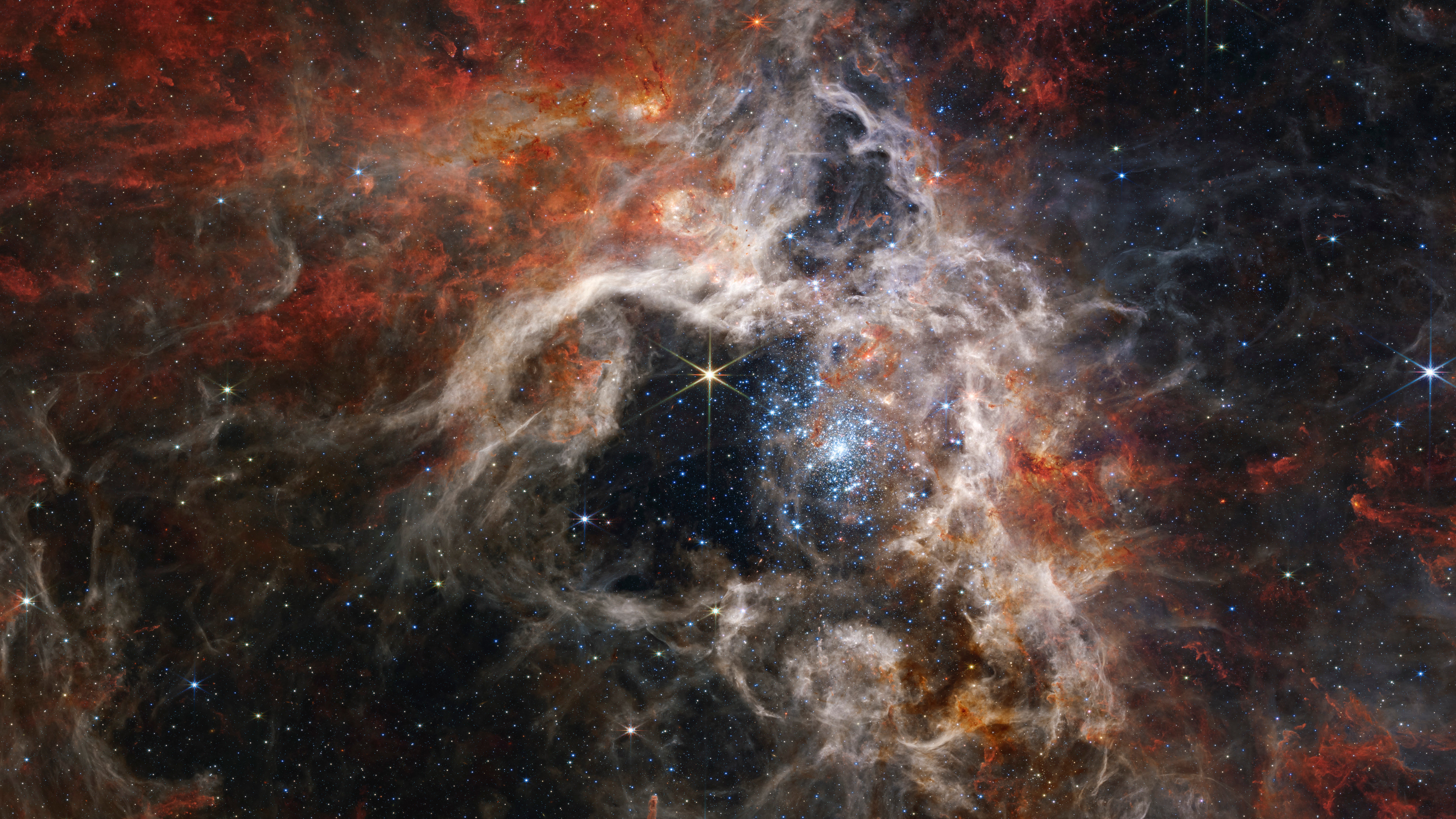 ARCHIV - 07.09.2022, ---: Dieses von der NASA ver&ouml;ffentlichte Bild zeigt die Sternentstehungsregion des Tarantula-Nebels, aufgenommen vom James Webb Space Telescope. Mit einer Ausdehnung von 340 Lichtjahren zeigt die Nahinfrarotkamera (NIRCam) des James Webb Weltraumteleskops die Sternentstehungsregion des Tarantelnebels in einem neuen Licht, einschlie&szlig;lich zehntausender noch nie gesehener junger Sterne, die zuvor in kosmischen Staub geh&uuml;llt waren.      (zu dpa "So entstehen die faszinierenden Weltraumbilder") Foto: NASA, ESA, CSA, STScl, and Webb ERO Production Team/AP/dpa - ACHTUNG: Nur zur redaktionellen Verwendung und nur mit vollst&auml;ndiger Nennung des vorstehenden Credits +++ dpa-Bildfunk +++