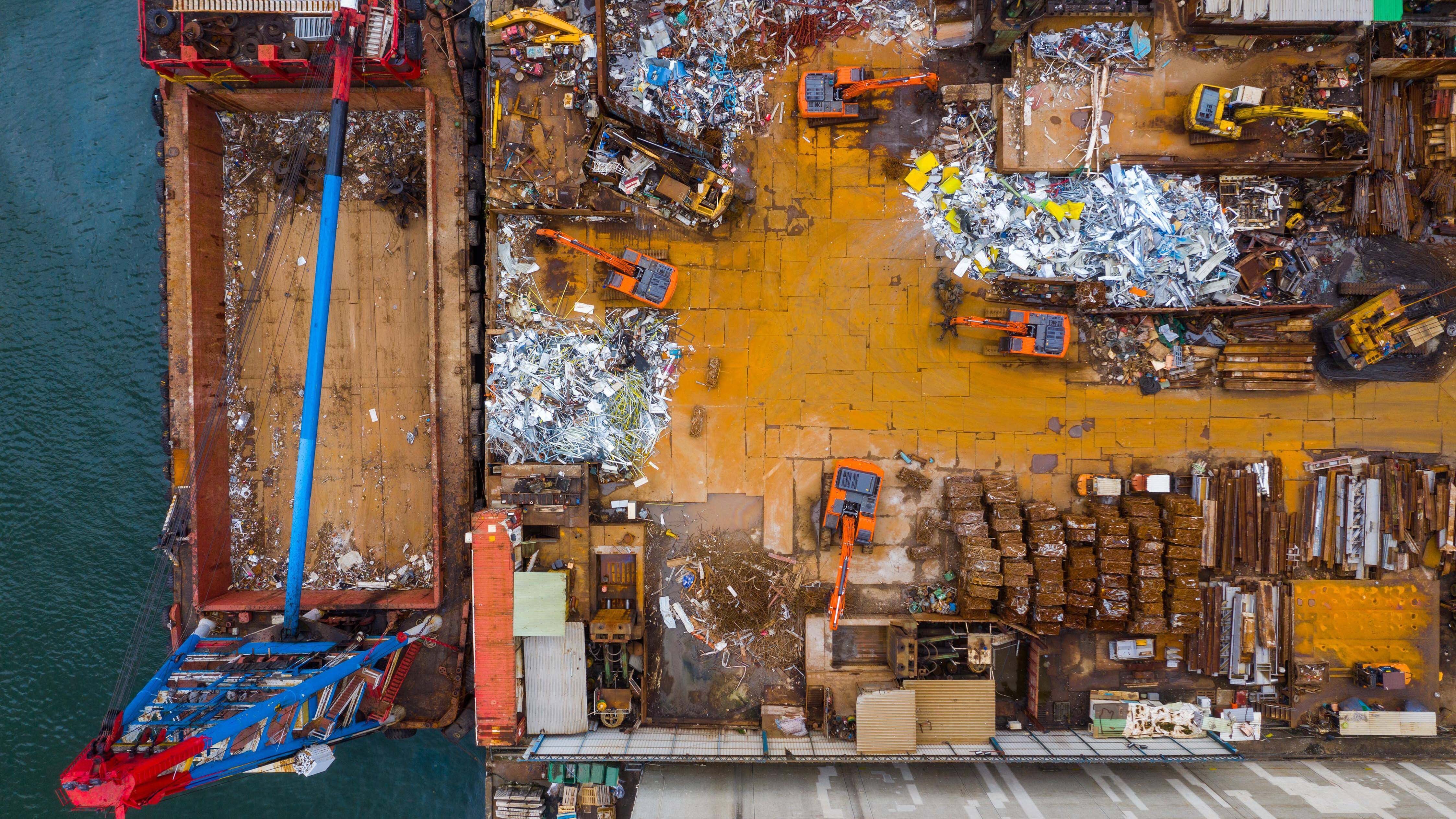 Top view of the trash ship Copyright: xleungchopanx Panthermedia27349933