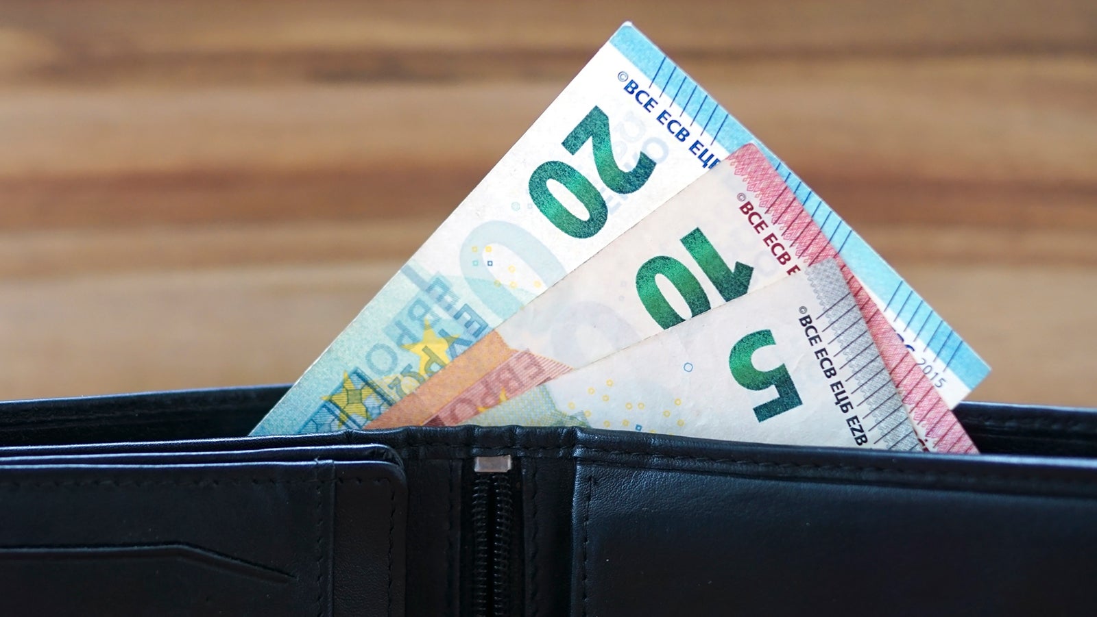 10, 20 and 50 Euro notes sticking out of a wallet