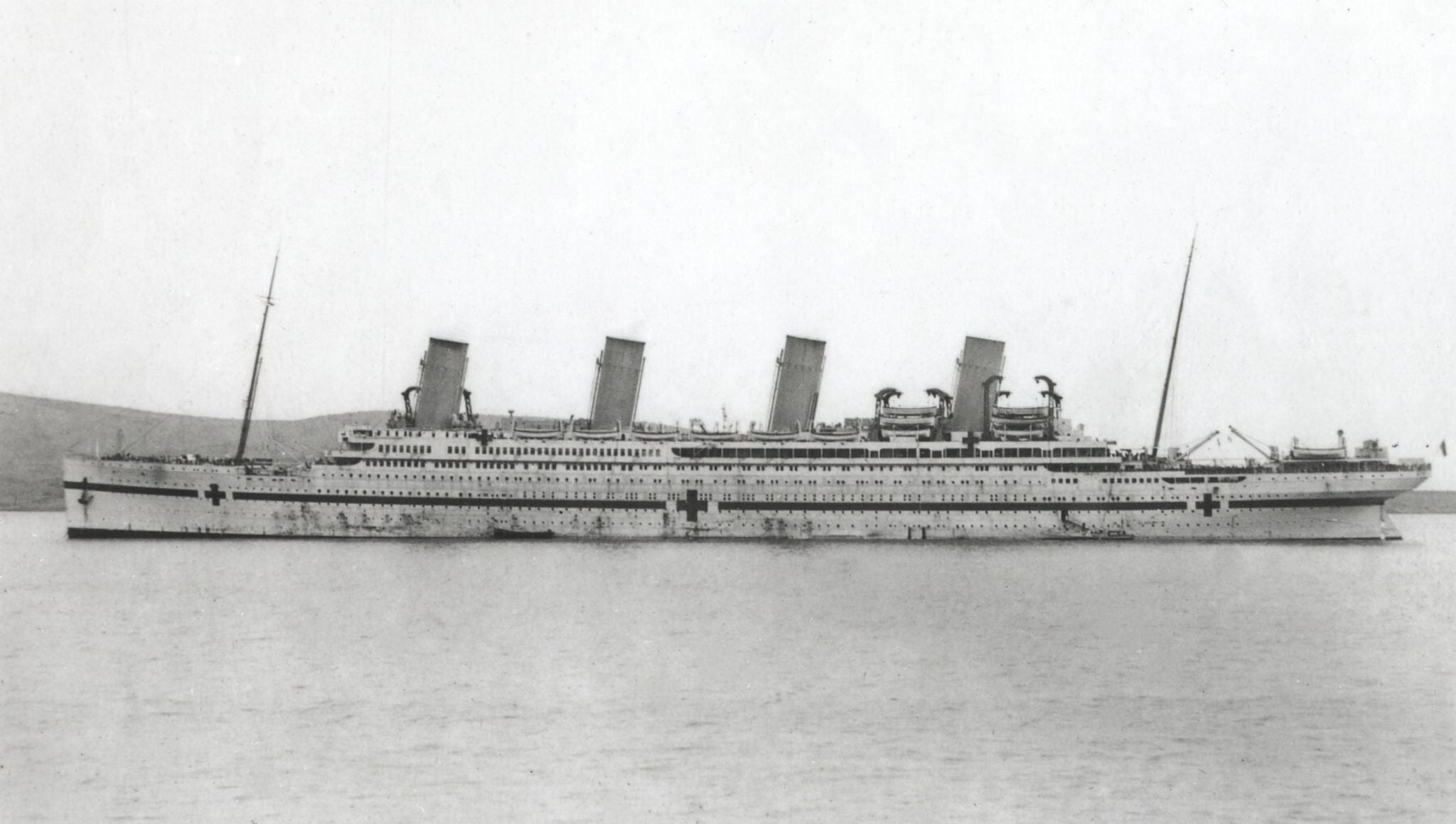 ACHTUNG: Nur zur redaktionellen Verwendung im Zusammenhang mit der aktuellen Berichterstattung und nur mit vollst&auml;ndiger Nennung des vorstehenden Credits

15.09.2025, Griechenland: Das Krankenhausschiff HMHS Britannic, ein Schwesterschiff der Titanic (Aufnahmedatum unbekannt). Mehr als 100 Jahre nach dem Untergang des britischen Hospitalschiffs &bdquo;Britannic&ldquo; im Ersten Weltkrieg haben griechische Arch&auml;ologen erstmals ausgew&auml;hlte Objekte aus dem Wrack vor der Insel Kea in der &Auml;g&auml;is geborgen. (Kultusministerium von Griechenland/dpa)