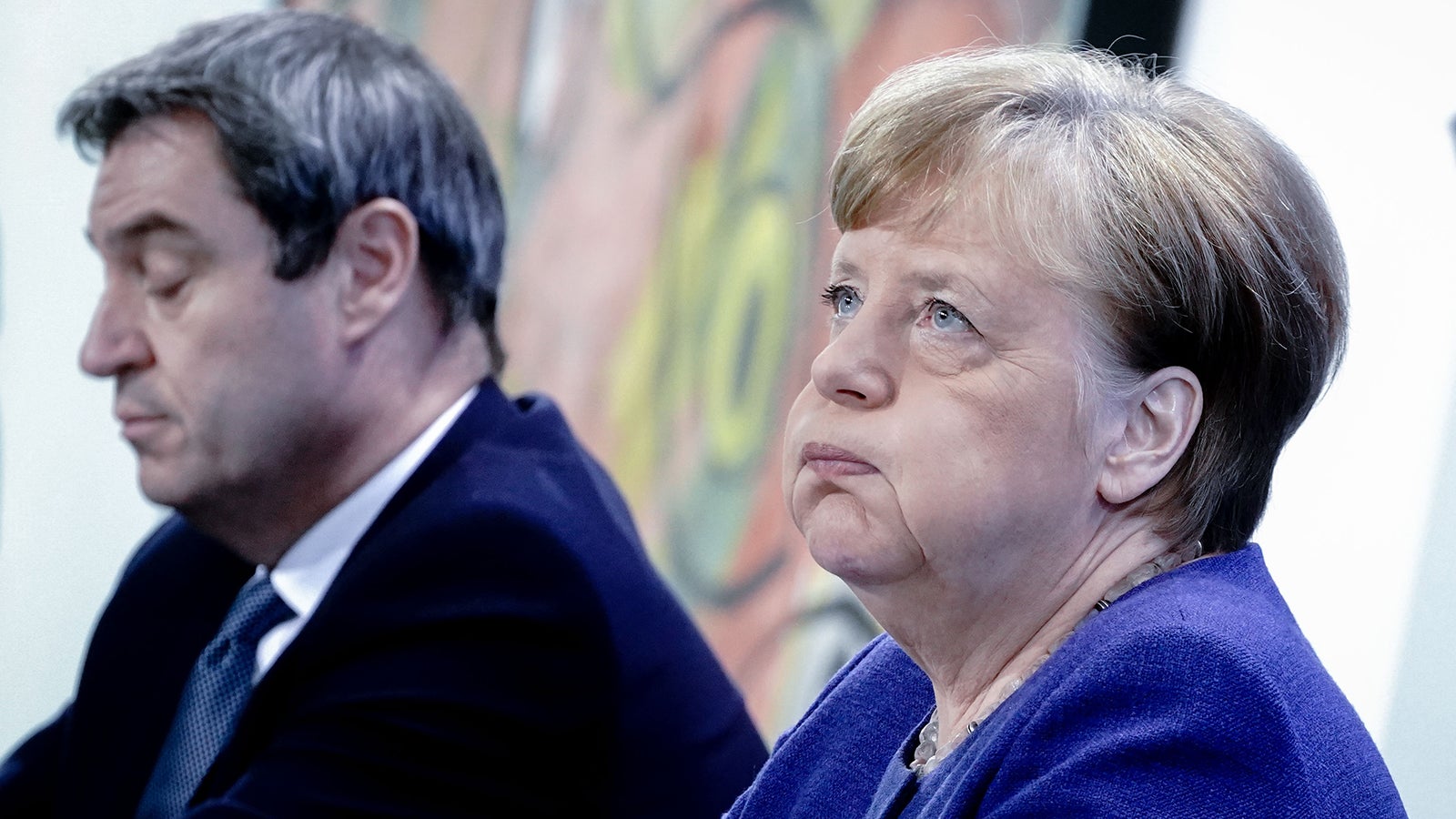 Angela Merkel (re, CDU) ber&auml;t mit den L&auml;ndern &uuml;ber neue Lockerungen der Corona-Auflagen. Bild: dpa