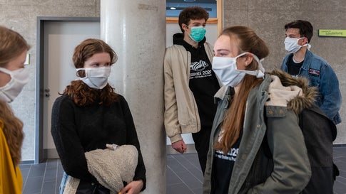 Erstes Bundesland Fuhrt Maskenpflicht Ein Mehr Laden Und Schulen