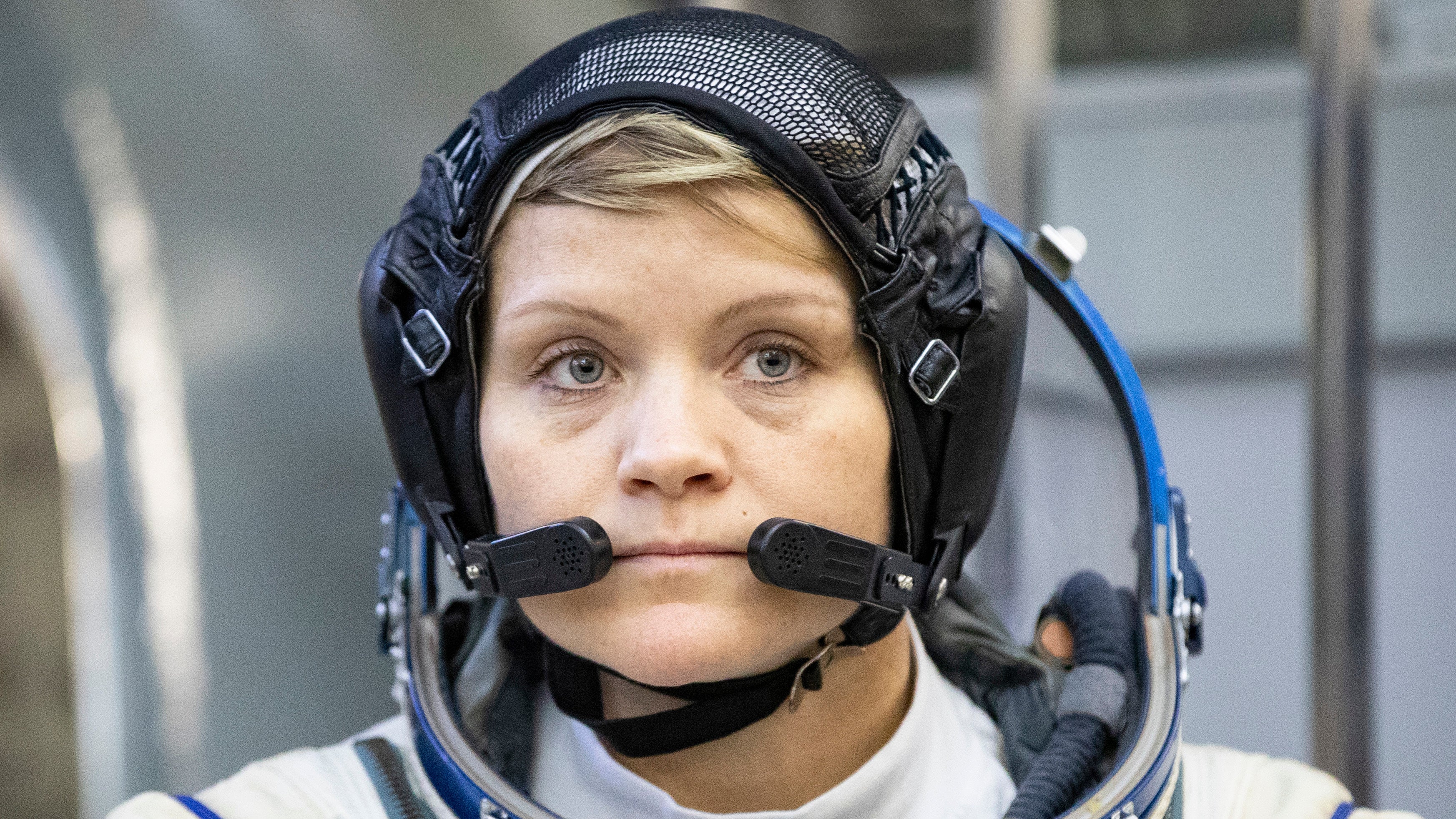 Die US-Astronautin Anne McClain spricht vor der letzten &Uuml;bung vor dem Flug zur Internationalen Weltraumstation ISS mit Journalisten.