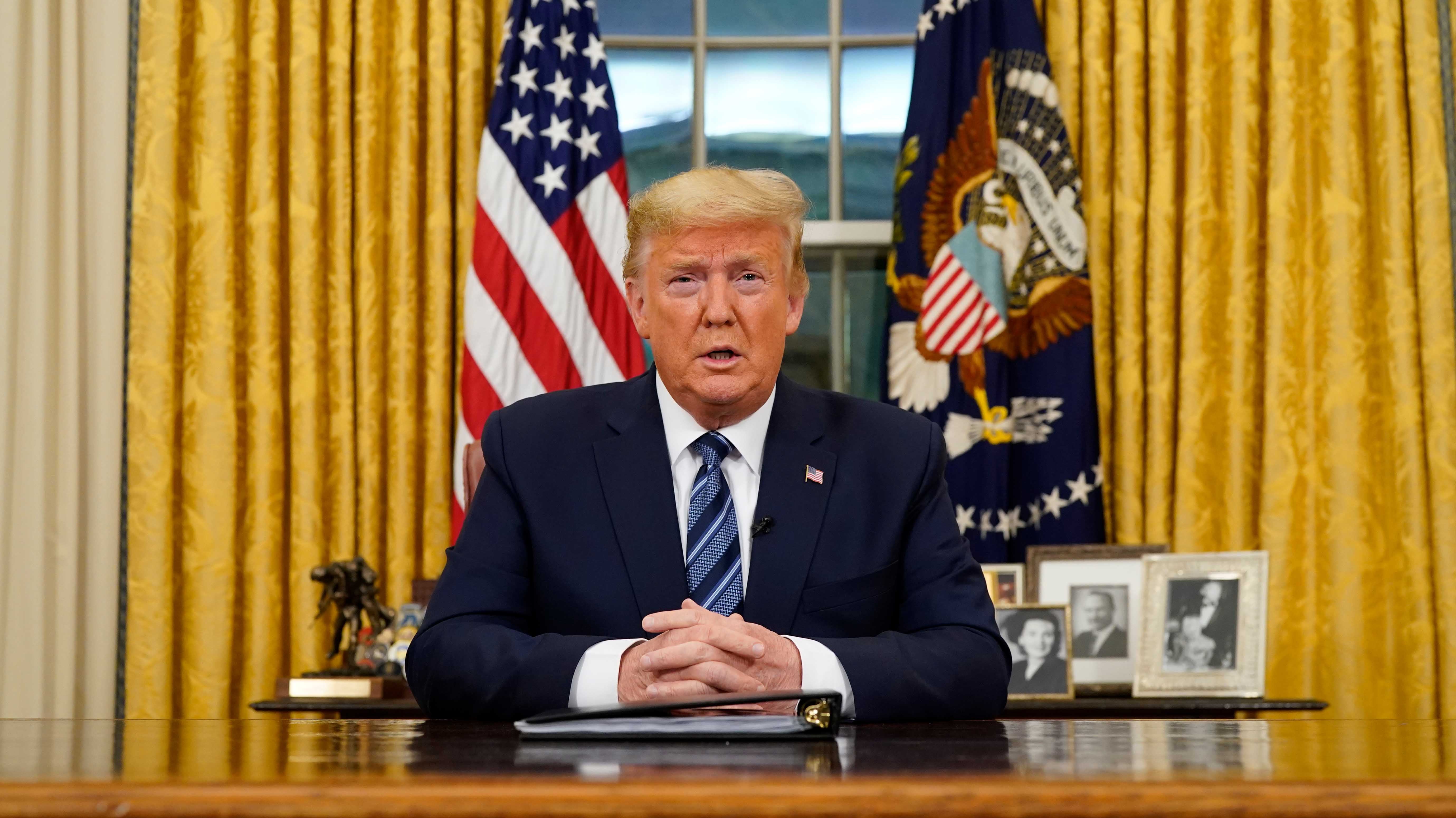 dpatopbilder - 11.03.2020, USA, Washington: Donald Trump, Pr&auml;sident der USA, h&auml;lt eine Ansprache an die Nation. Trump weitet die Reiseeinschr&auml;nkungen wegen der Ausbreitung des Coronavirus auf Europa aus. Foto: Doug Mills/Pool The New York Times/AP/dpa +++ dpa-Bildfunk +++