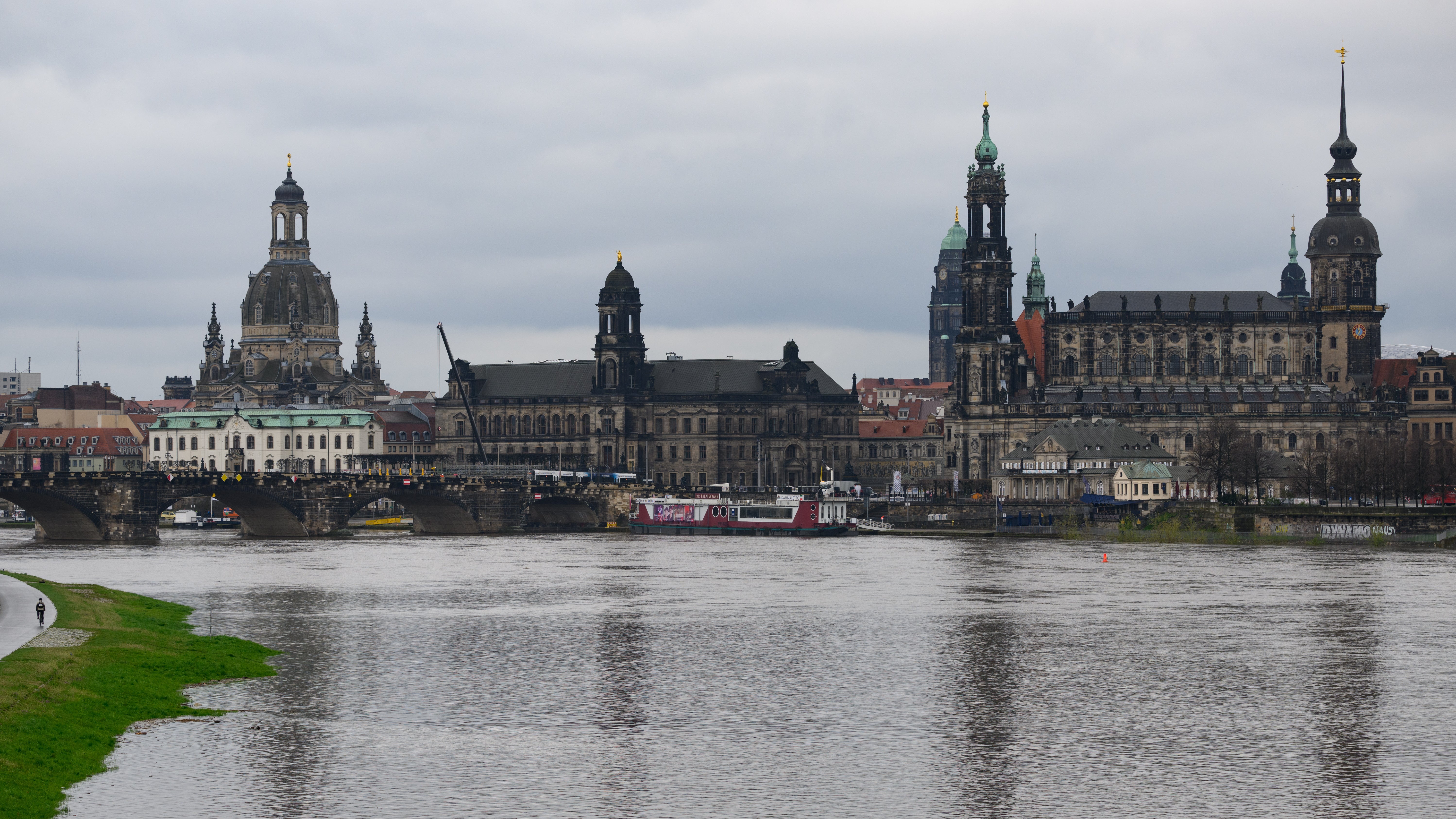 Hochwasser an der Elbe Bis zu 4,40 Meter in Dresden erwartet