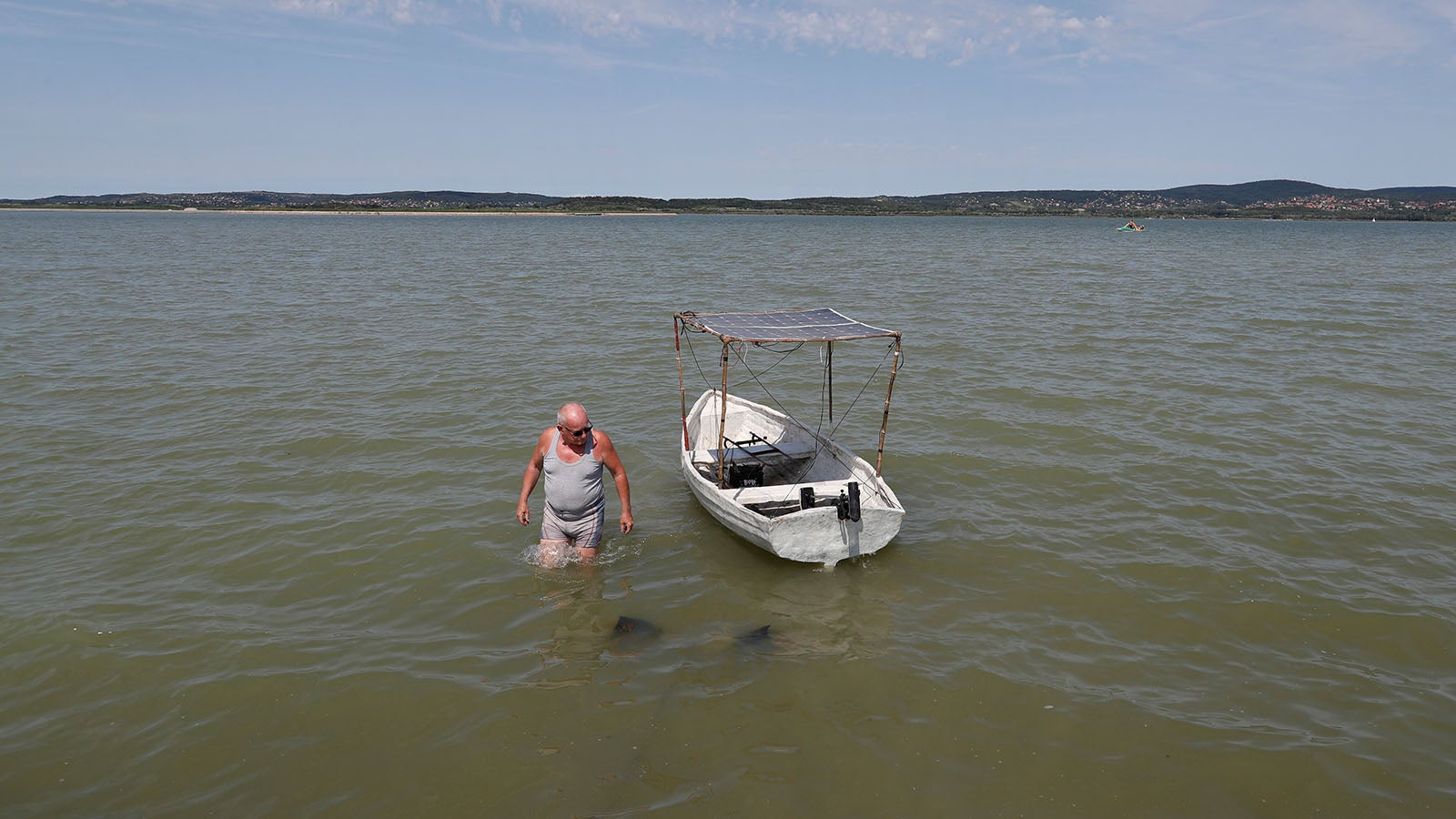 Umweltingenieure schlagen Alarm: Der Velencer See in Ungarn einen &ouml;kologisch kritischen Punkt erreicht.  Foto: AP Photo/Laszlo Balogh