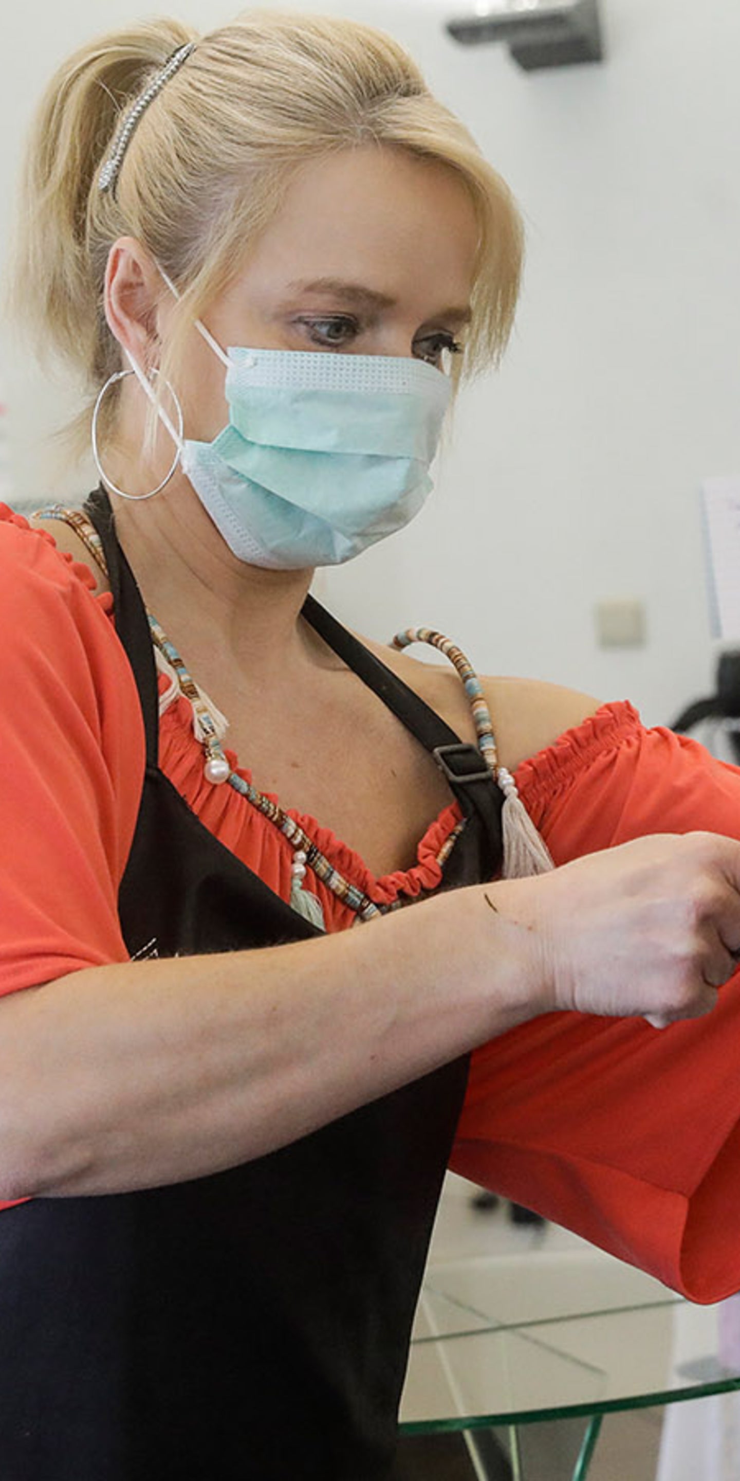 Preiserhohung Haarwaschpflicht Mundschutz So Laufen Friseurbesuche In Corona Zeiten The Weather Channel Artikel Von The Weather Channel Weather Com