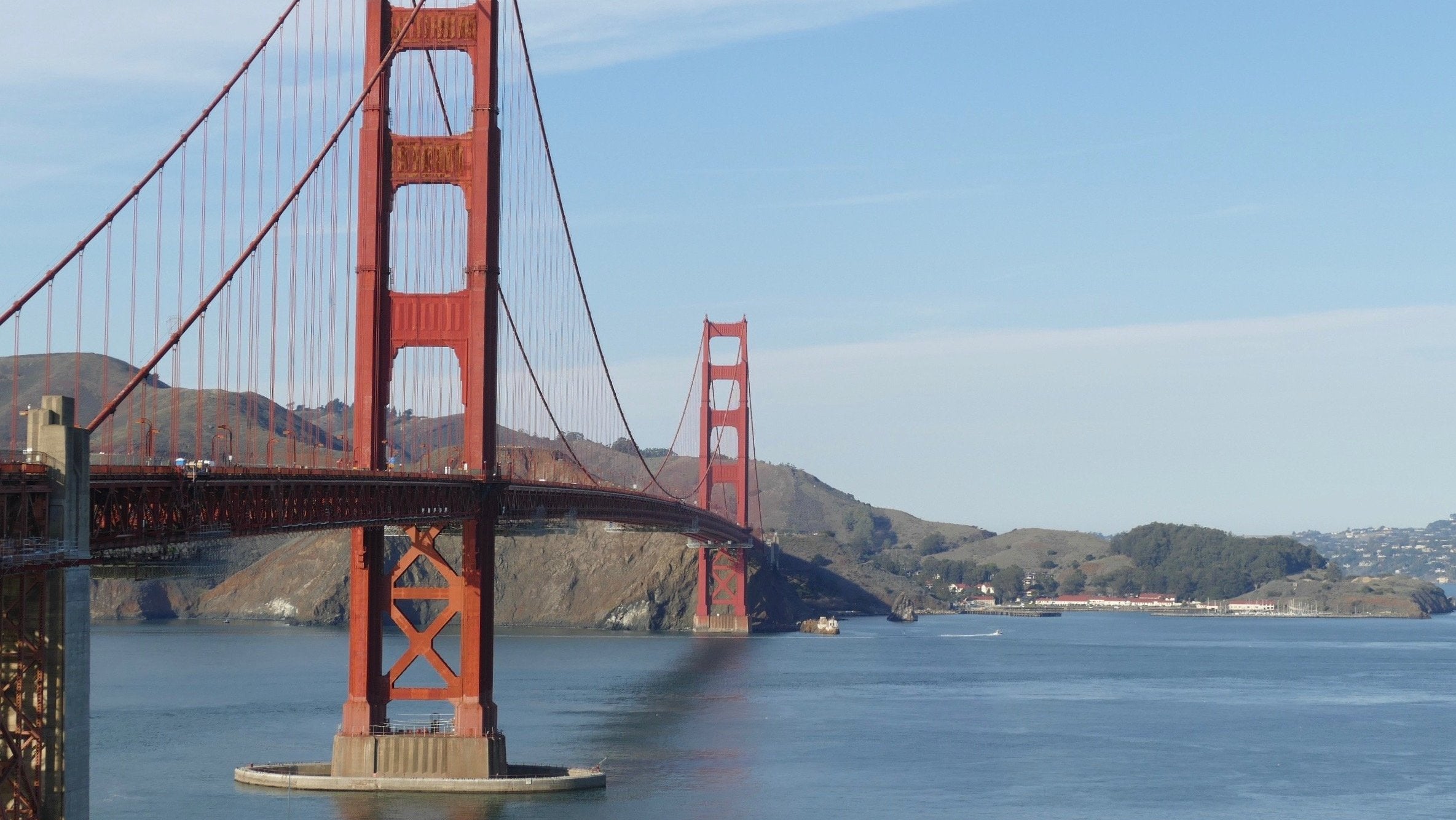 Golden Gate Br&uuml;cke das "Goldene Tor", den Eingang zur Bucht von San Francisco. Beim Spatenstich im Januar 1933 - vor 90 Jahren - zweifelten viele an dem ehrgeizigen Projekt. Gebaut wird heute noch. (zu dpa-Korr "K&uuml;hne Technik in Orangerot - Bau der Golden Gate Br&uuml;cke vor 90 Jahren") Foto: Barbara Munker/dpa +++ dpa-Bildfunk +++