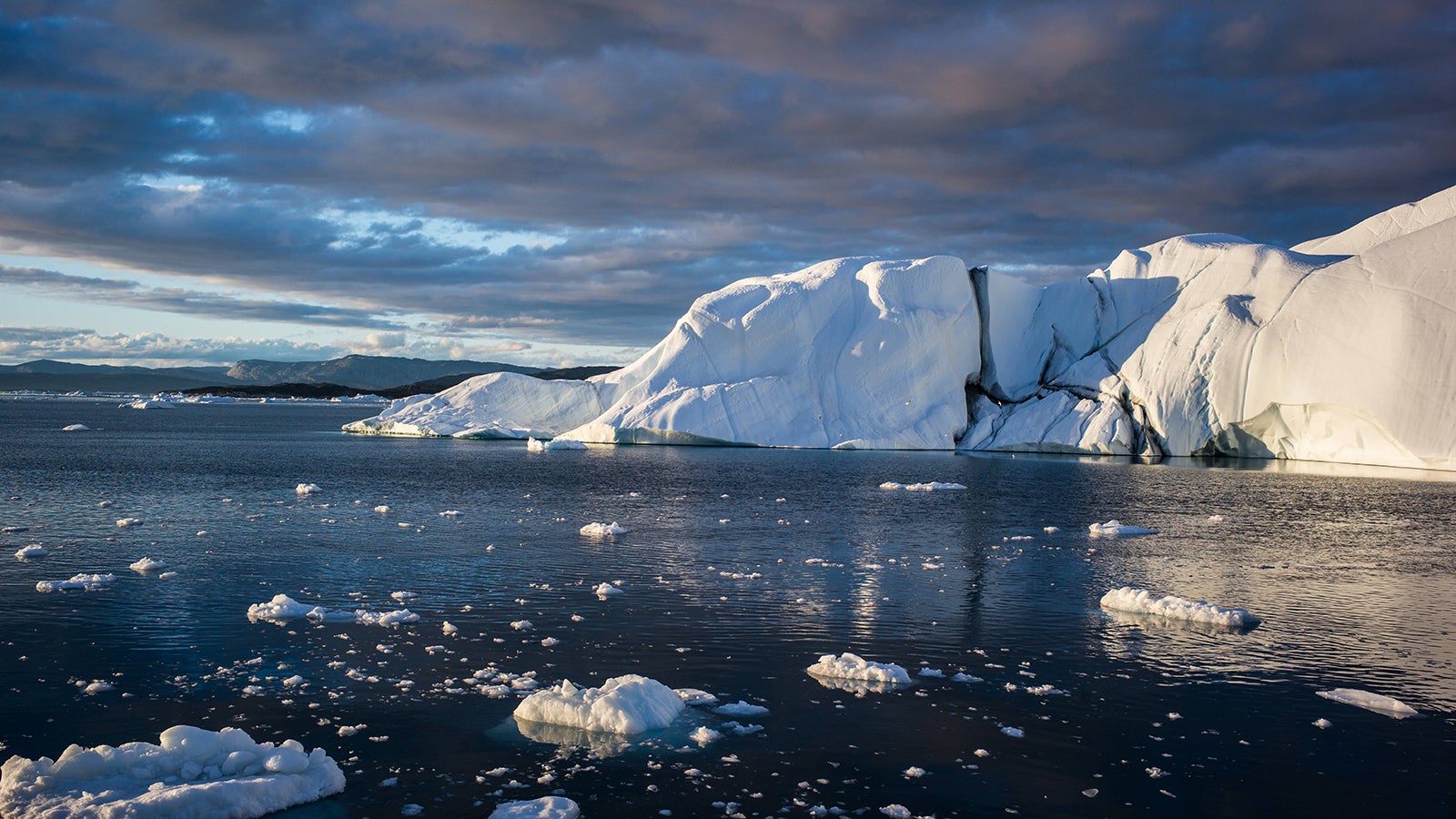 Die Eisberge in der Disko Bucht Gr&ouml;nland im Sommer *** The icebergs in Disko Bay Greenland in summer