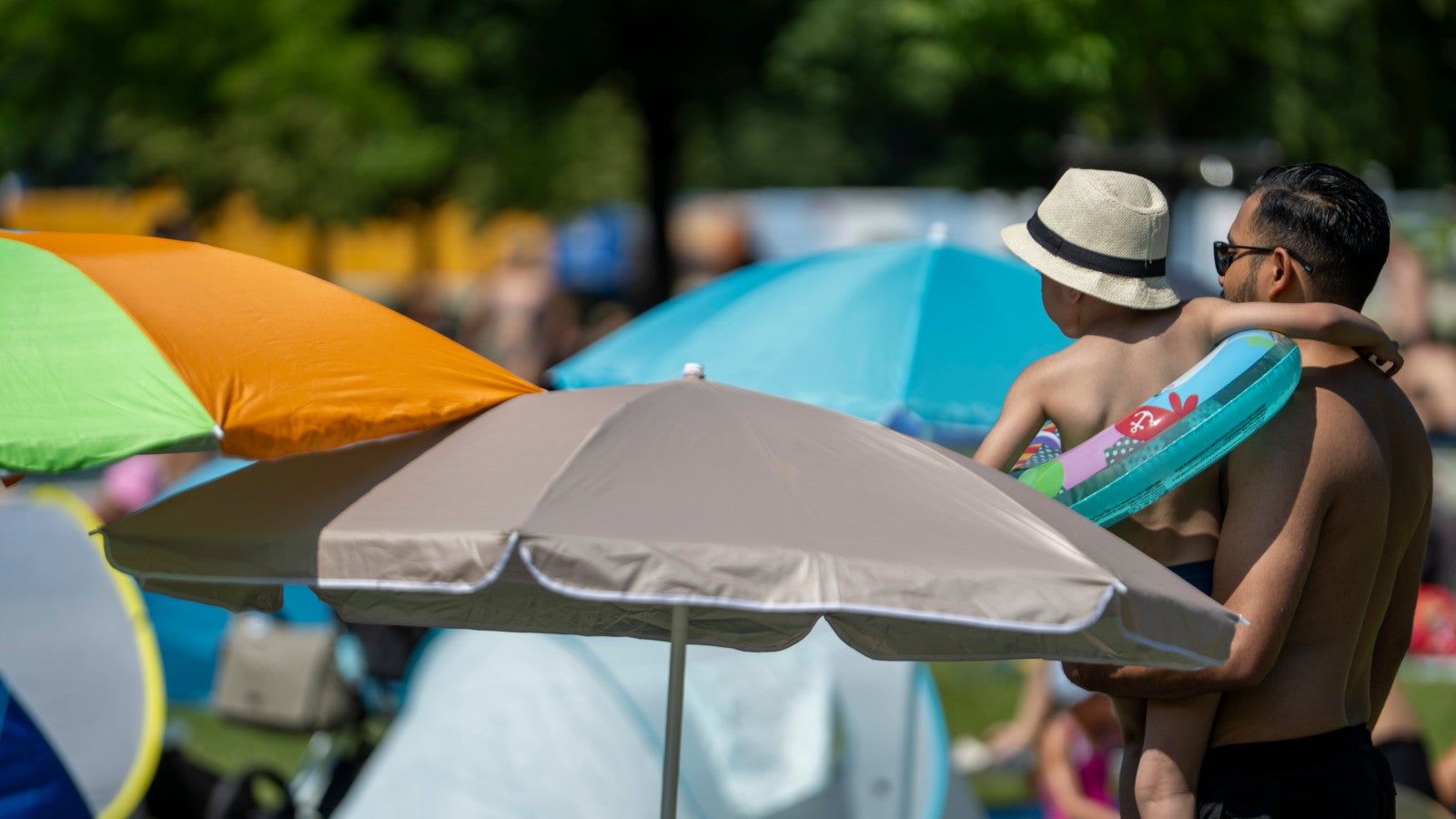 Auch in den kommenden Tagen soll es sommerlich hei&szlig; bleiben. Foto: Stefan Puchner/dpa
