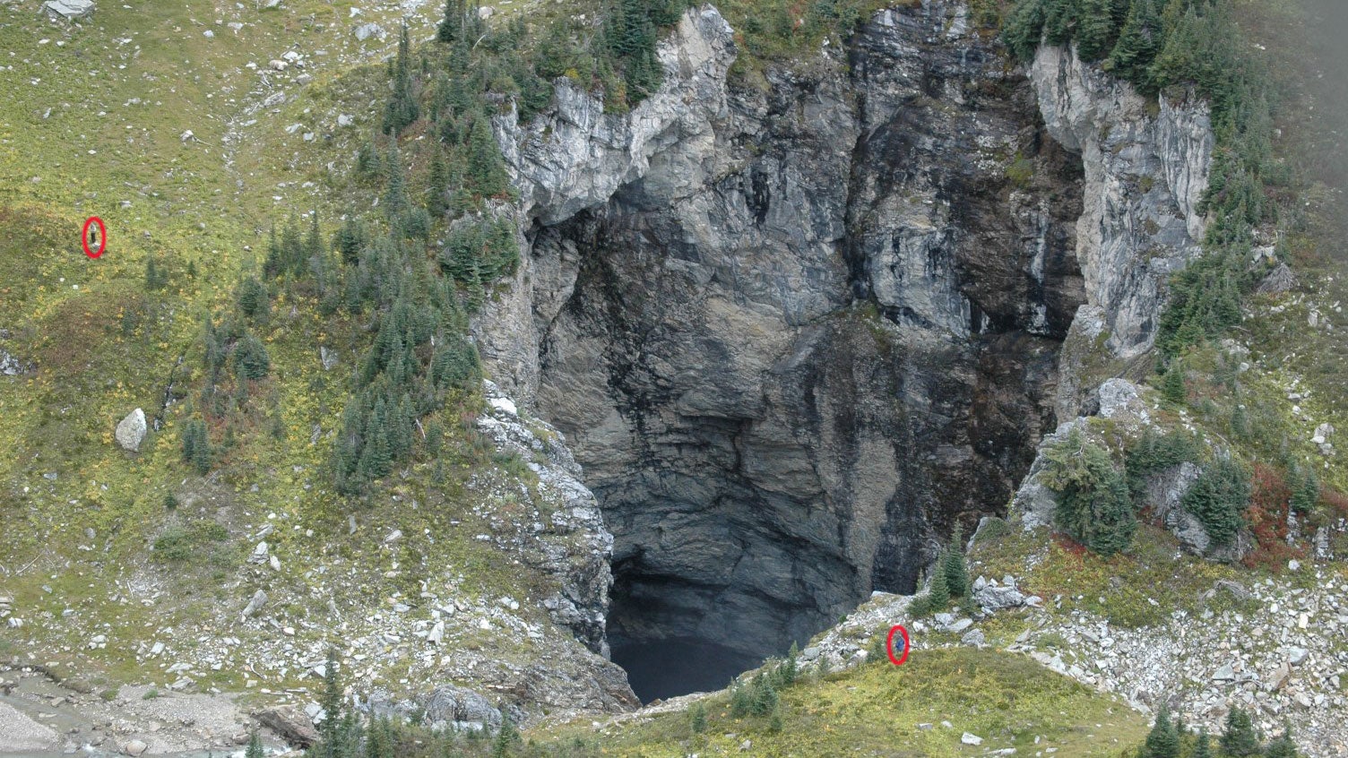 Sarlaccs Grube 
https://www.canadiangeographic.ca/article/canadian-team-confirms-presence-huge-unexplored-cave-british-columbia
Foto: John Pollack