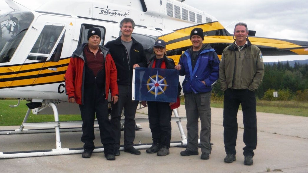 Sarlaccs Grube 
https://www.canadiangeographic.ca/article/canadian-team-confirms-presence-huge-unexplored-cave-british-columbia
Links nach rechts: John Pollack, Ken Lancour, Catherine Hickson, Lee Hollis, Tod Haughton, Flagge der Royal Canadian Geographical Society Flag