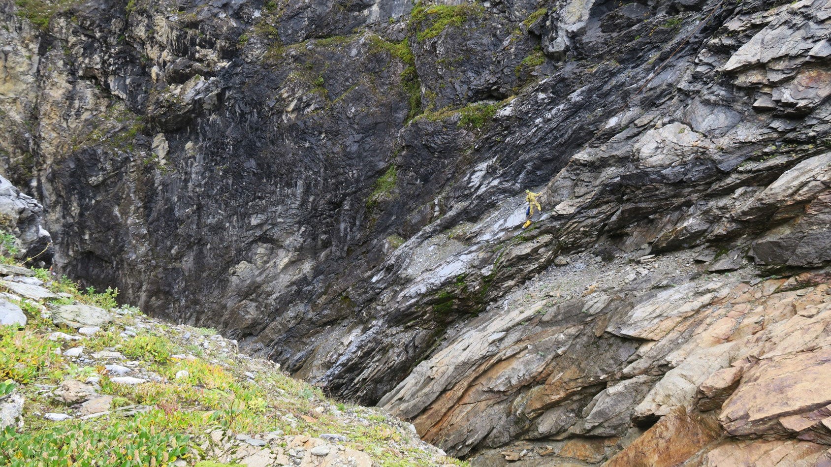 Sarlaccs Grube 
https://www.canadiangeographic.ca/article/canadian-team-confirms-presence-huge-unexplored-cave-british-columbia
Foto: Catherine Hickson
