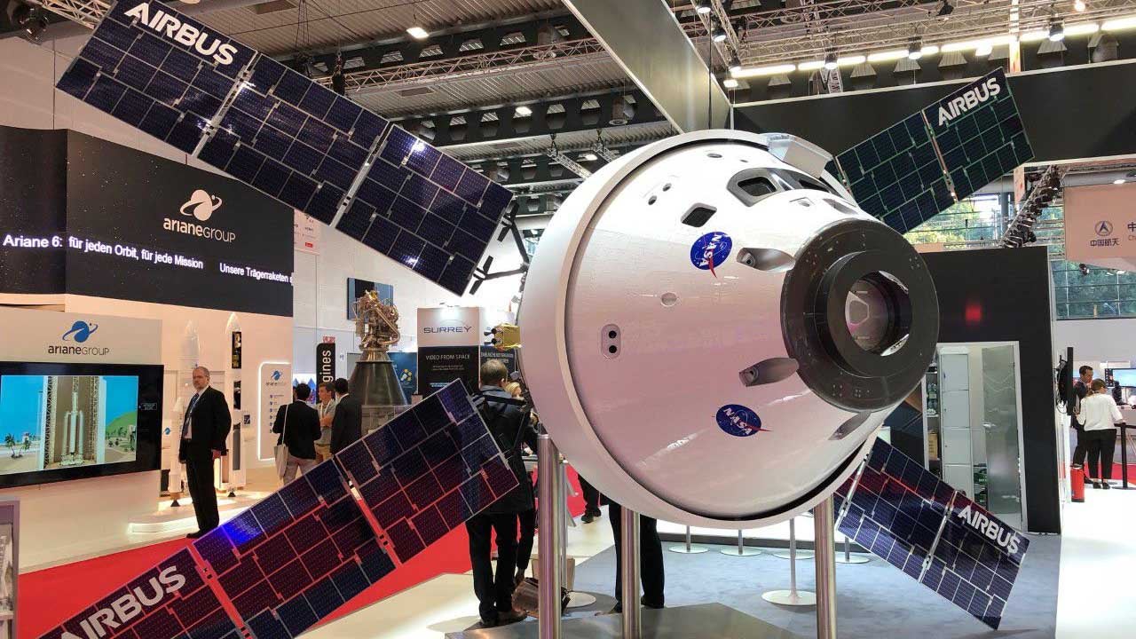 Ein Modell des Orion-Raumschiffs mit dem ESM-Antrieb