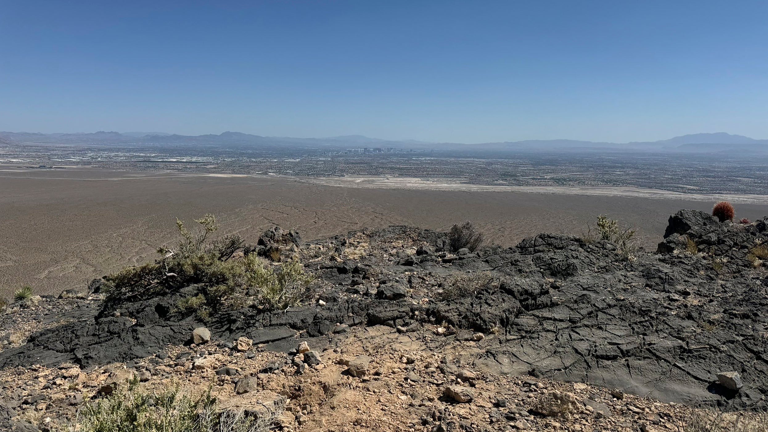 Der mysteri&ouml;se Monolith, der in einem Teil des riesigen Desert National Wildlife Refuge in Nevada stand, wurde von Beh&ouml;rden entfernt. (Las Vegas Metropolitan Police Department via AP)
