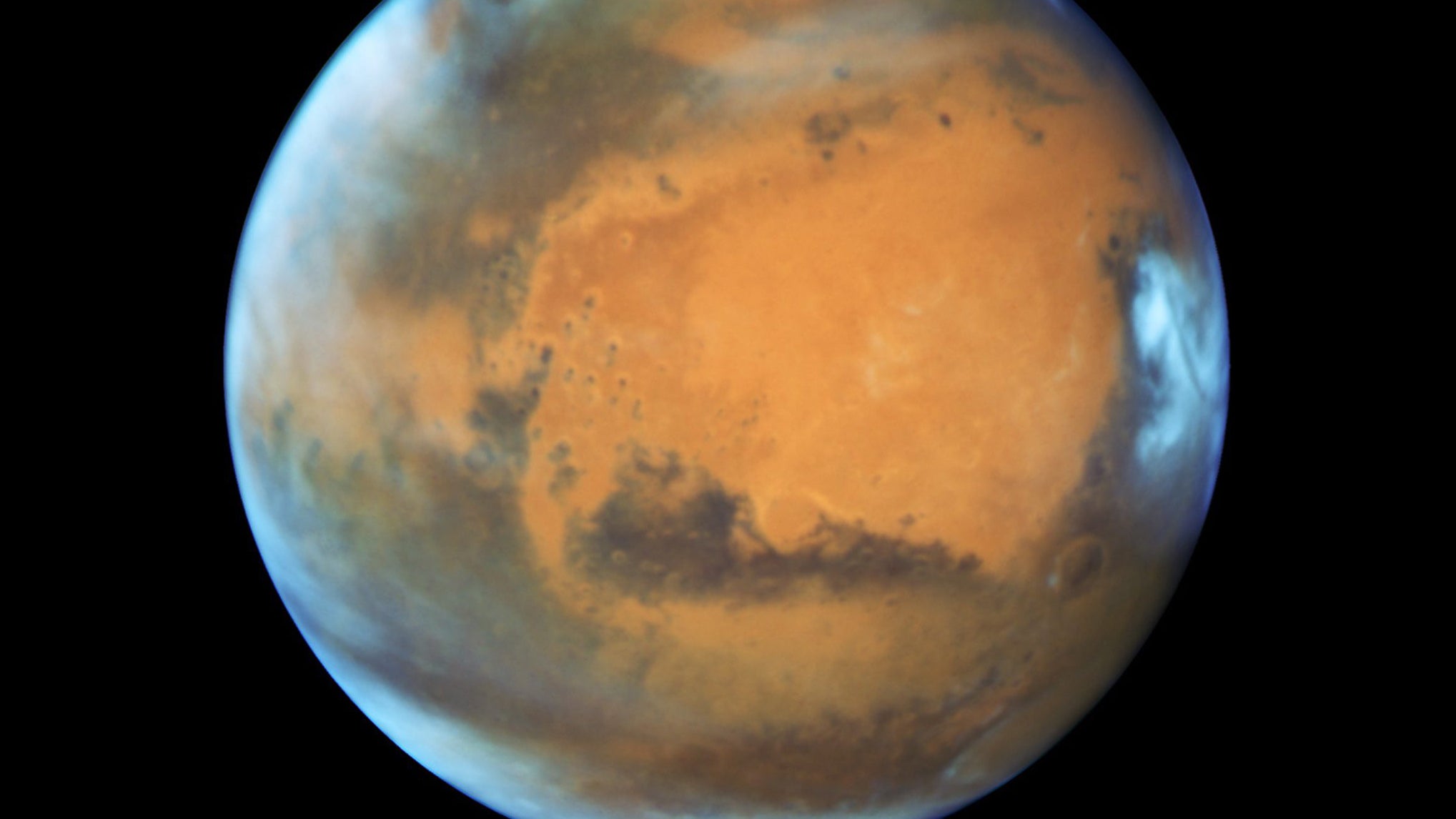 USA, Maryland: Der Planet Mars, aufgenommen vom "Hubble"-Weltraumteleskop. Mars ist dieser Tage besonders nah an der Erde und kann mit blo&szlig;em Auge am Nachthimmel beobachtet werden. Am 13.10.2020 wird die Erde genau zwischen der Sonne und dem Roten Planet stehen. (-/EPA/NASA /HUBBLE/dpa)
