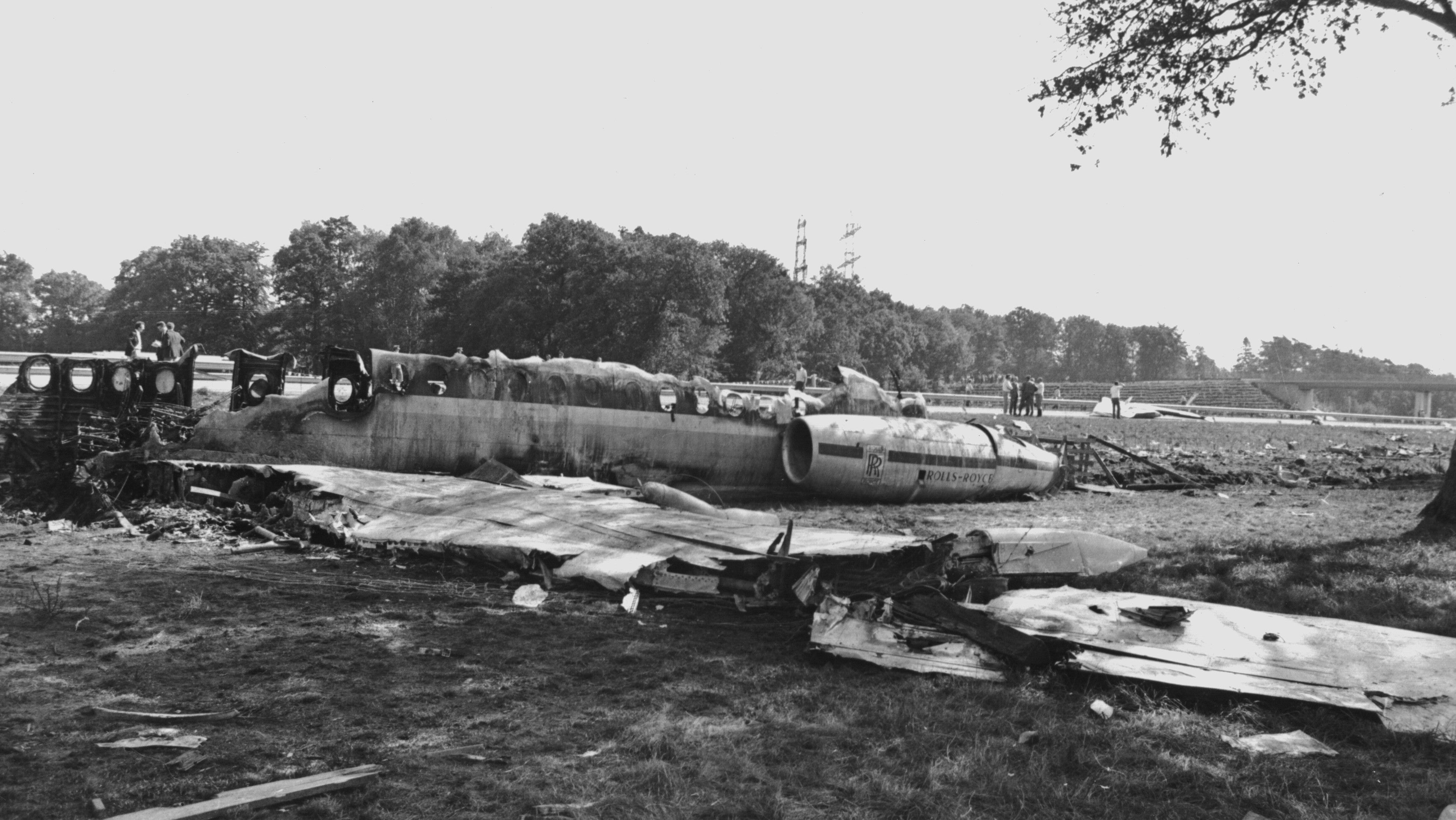 Hamburg: Die Tr&uuml;mmer des am 6.9.1971 bei Hamburg verungl&uuml;ckten Charterflugzeuges vom Typ "BAC 1-11" der M&uuml;nchener Chartergesellschaft "Paninternational". Nach dem Ausfall beider Triebwerke hatte der Pilot eine Notlandung bei Hasloh im Kreis Pinneberg versucht. Von den 121 Menschen an Bord &uuml;berlebten 22 das Ungl&uuml;ck nicht.