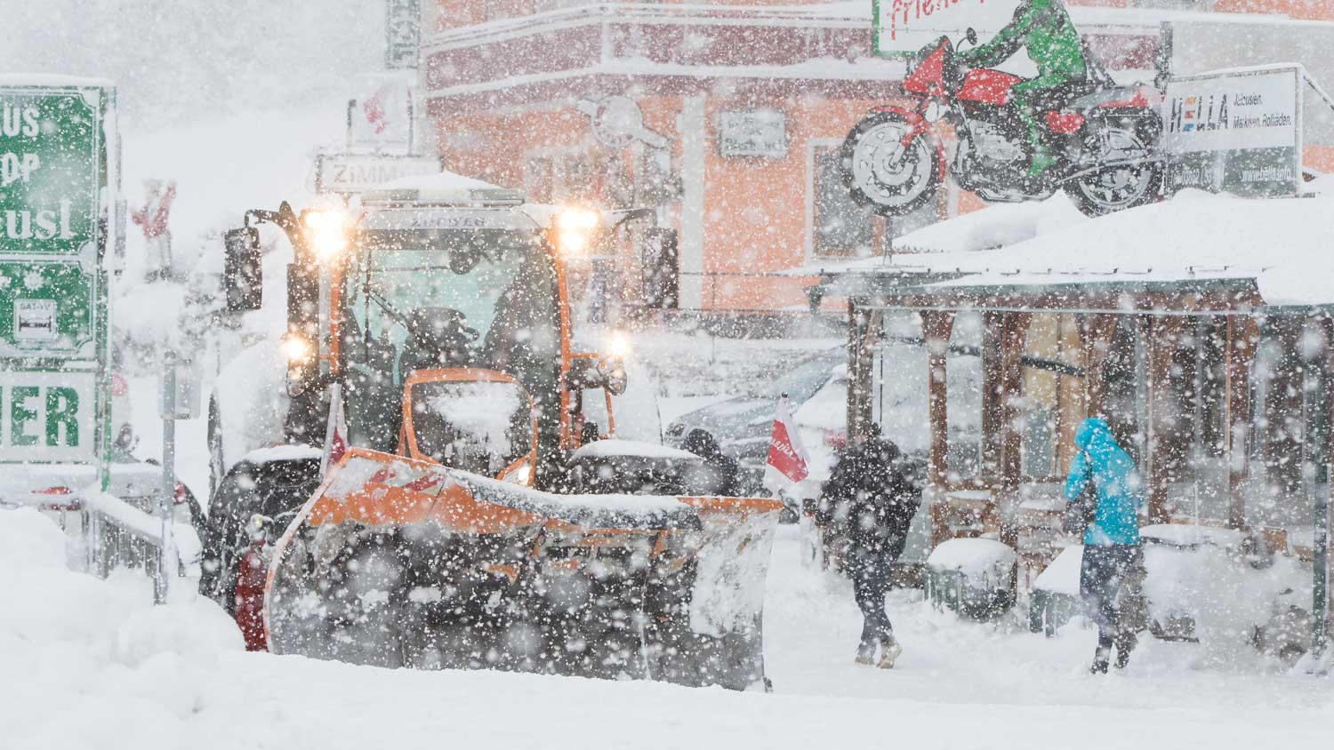 Schnee Ticker Skifahrer Kommt In Lawine Ums Leben Schulen In